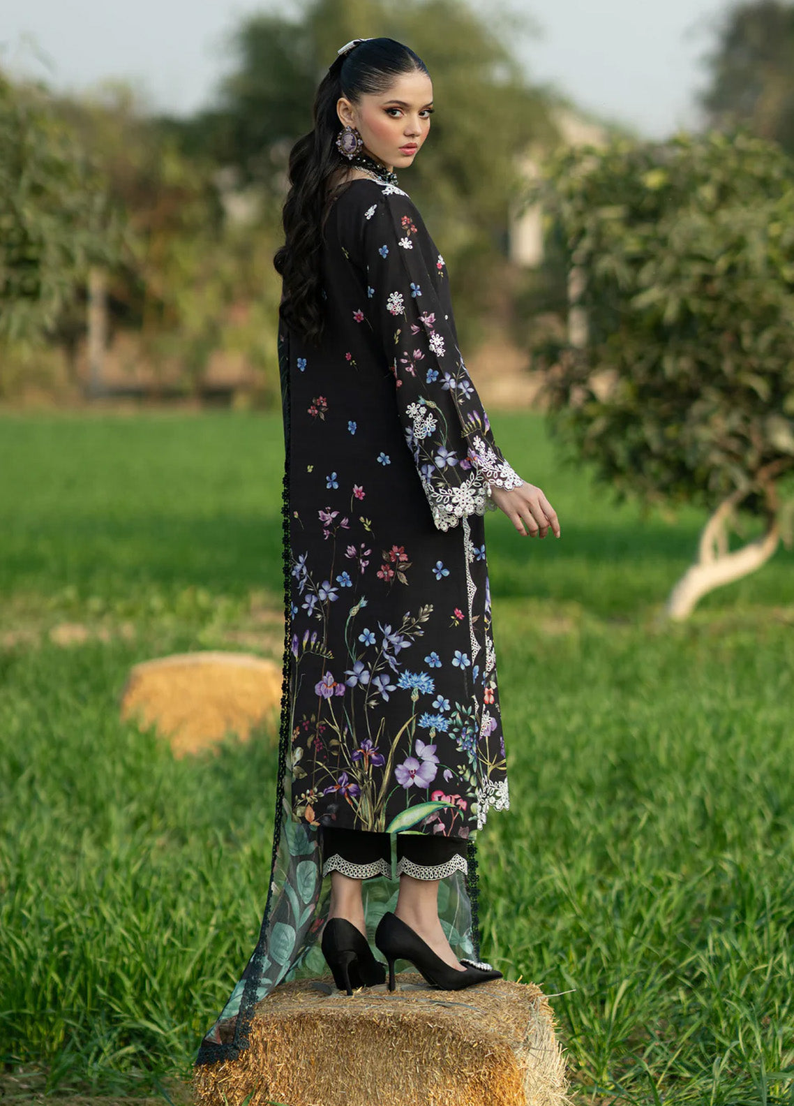 Sardinia Embroidered Lawn 3 Piece Unstitched Suit SRD25PL D-901 BLACK LOTUS Sardinia Embroidered Lawn 3 Piece Unstitched Suit SRD25PL D-901 BLACK LOTUS