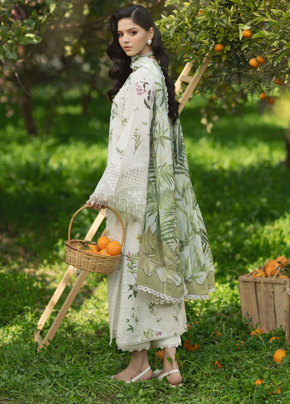 Sardinia Embroidered Lawn 3 Piece Unstitched Suit SRD25PL D-902 WHITE TULIP Sardinia Embroidered Lawn 3 Piece Unstitched Suit SRD25PL D-902 WHITE TULIP