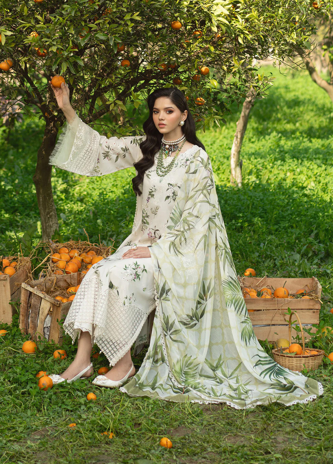 Sardinia Embroidered Lawn 3 Piece Unstitched Suit SRD25PL D-902 WHITE TULIP Sardinia Embroidered Lawn 3 Piece Unstitched Suit SRD25PL D-902 WHITE TULIP