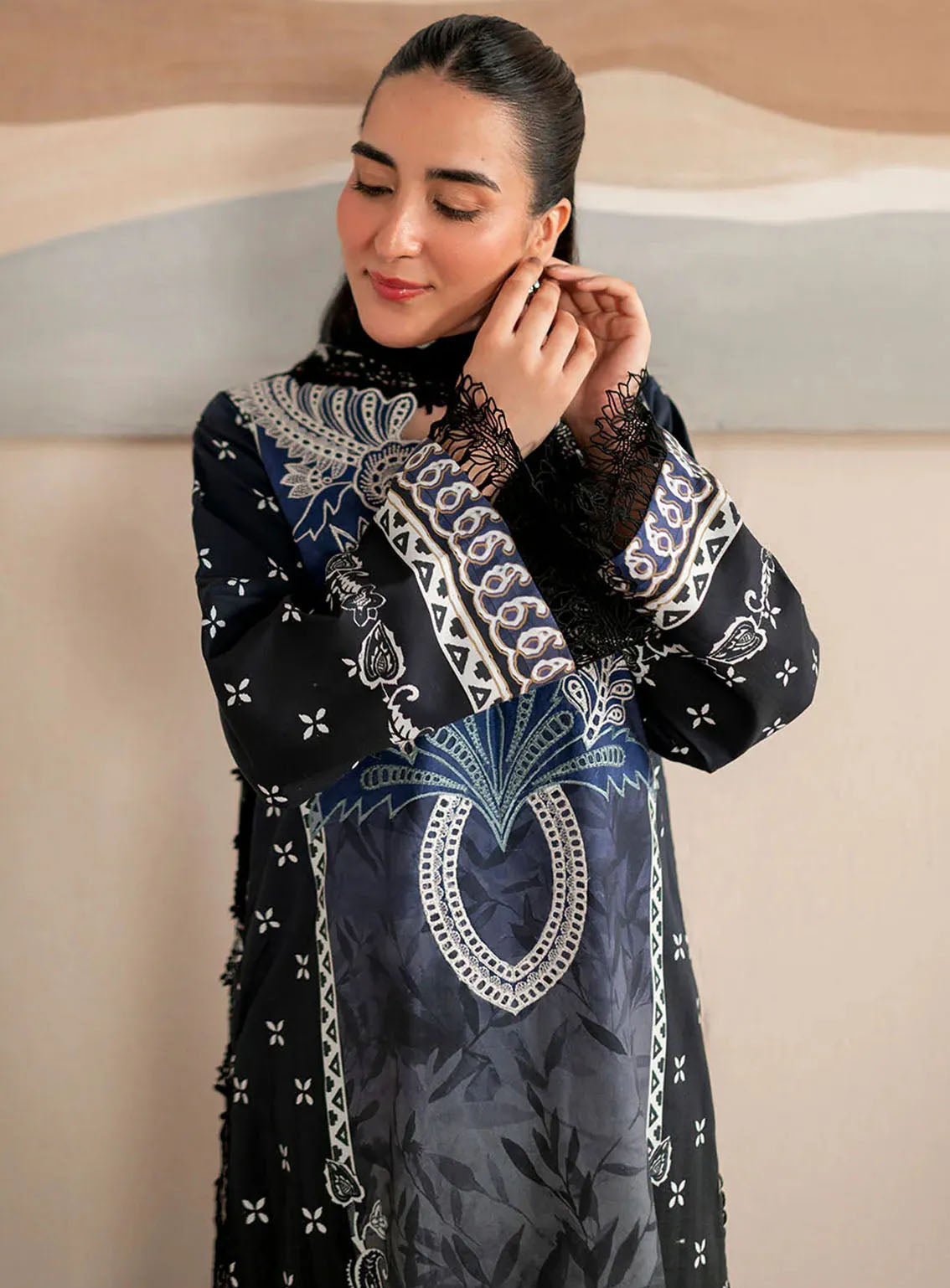 Selene By Roheenaz Embroidered Cambric 3 Piece Unstitched Suit RNZ24S RNP-06B IRIS Selene By Roheenaz Embroidered Cambric 3 Piece Unstitched Suit RNZ24S RNP-06B IRIS