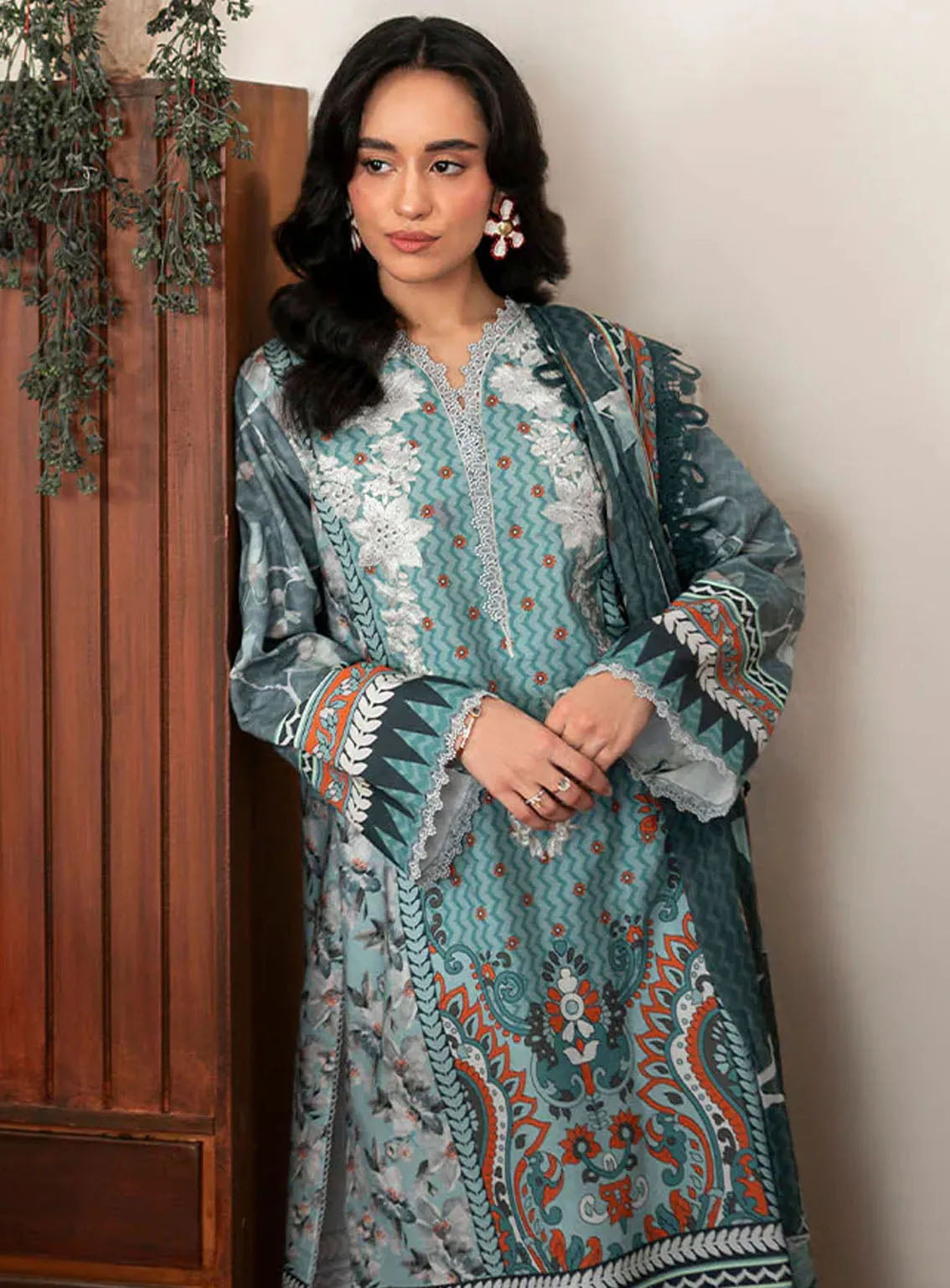 Selene By Roheenaz Embroidered Cambric 3 Piece Unstitched Suit RNZ24S RNP-08B AURORA Selene By Roheenaz Embroidered Cambric 3 Piece Unstitched Suit RNZ24S RNP-08B AURORA