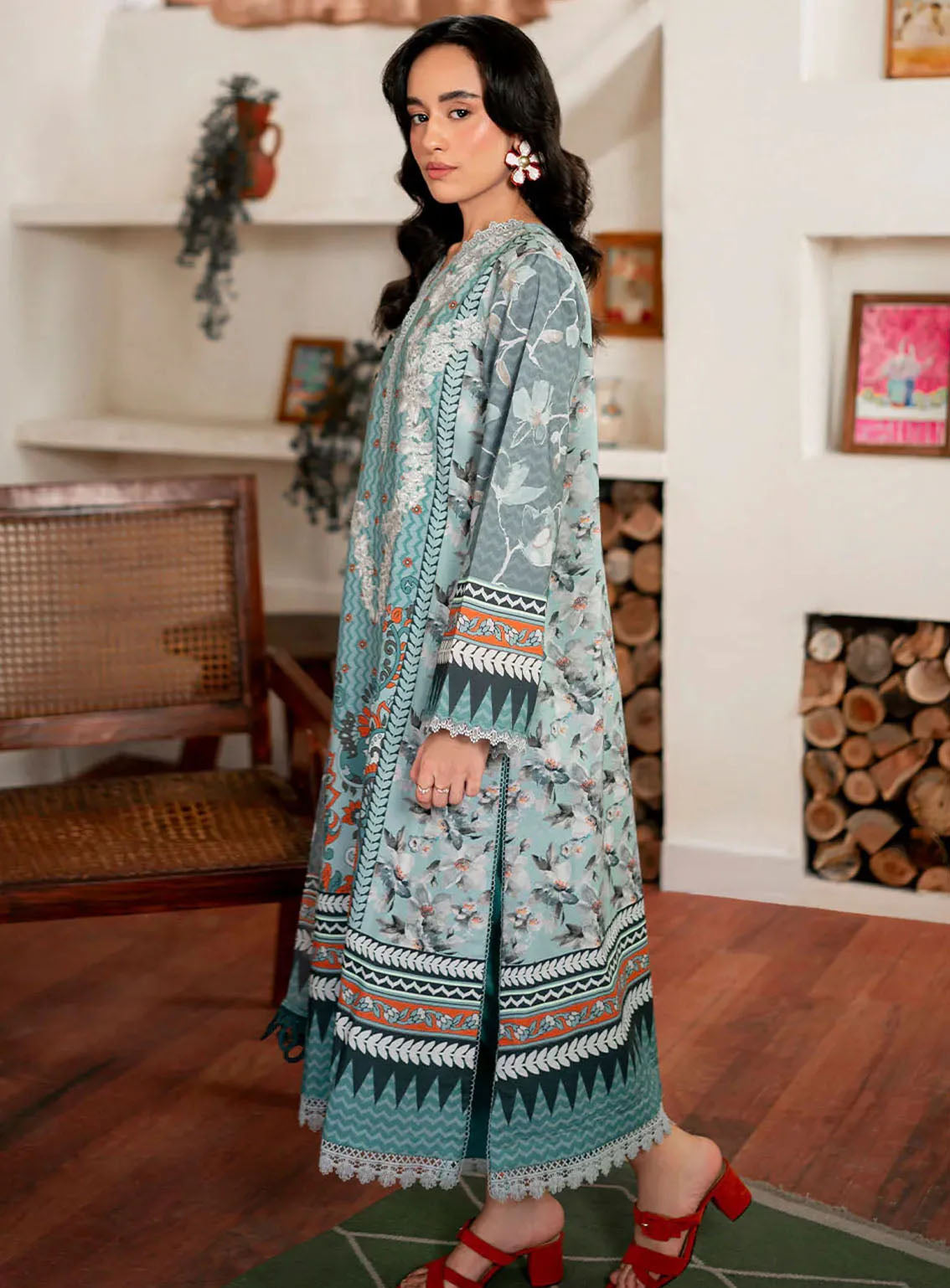 Selene By Roheenaz Embroidered Cambric 3 Piece Unstitched Suit RNZ24S RNP-08B AURORA Selene By Roheenaz Embroidered Cambric 3 Piece Unstitched Suit RNZ24S RNP-08B AURORA