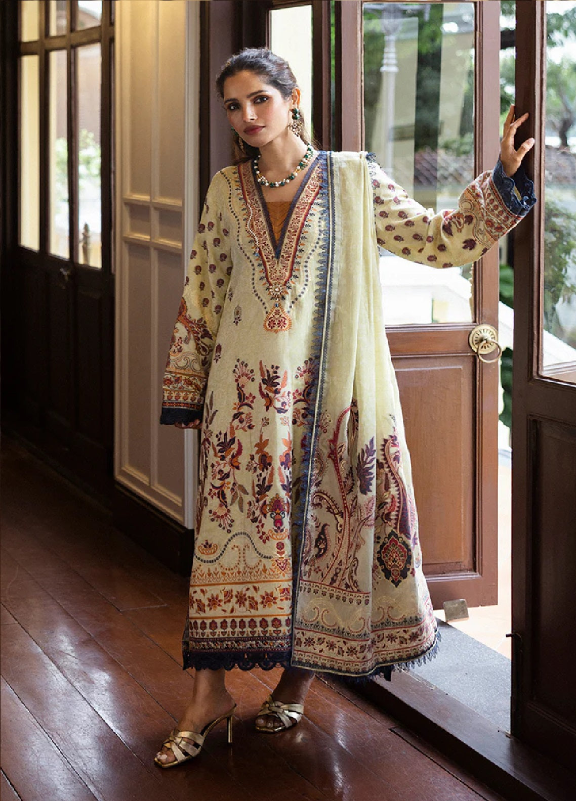 Seraph By Mushq Jacquard Embroidered Lawn 3 Piece Unstitched Suit MQ25SJL D-03 LETIZIA Seraph By Mushq Jacquard Embroidered Lawn 3 Piece Unstitched Suit MQ25SJL D-03 LETIZIA