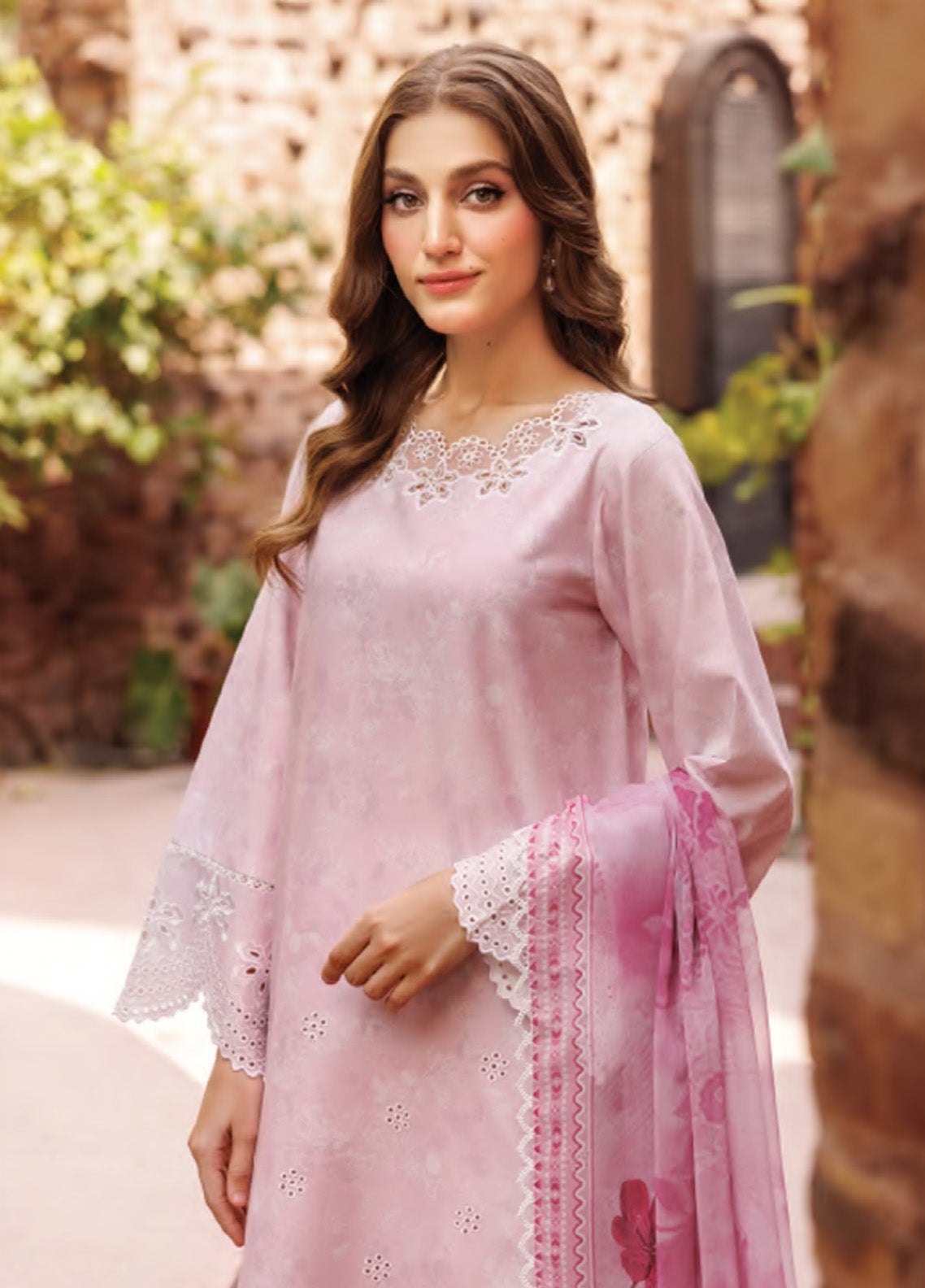 Seraya By Farasha Embroidered Lawn 3 Piece Unstitched Suit FSH25SL D-02 DOVELLA Seraya By Farasha Embroidered Lawn 3 Piece Unstitched Suit FSH25SL D-02 DOVELLA