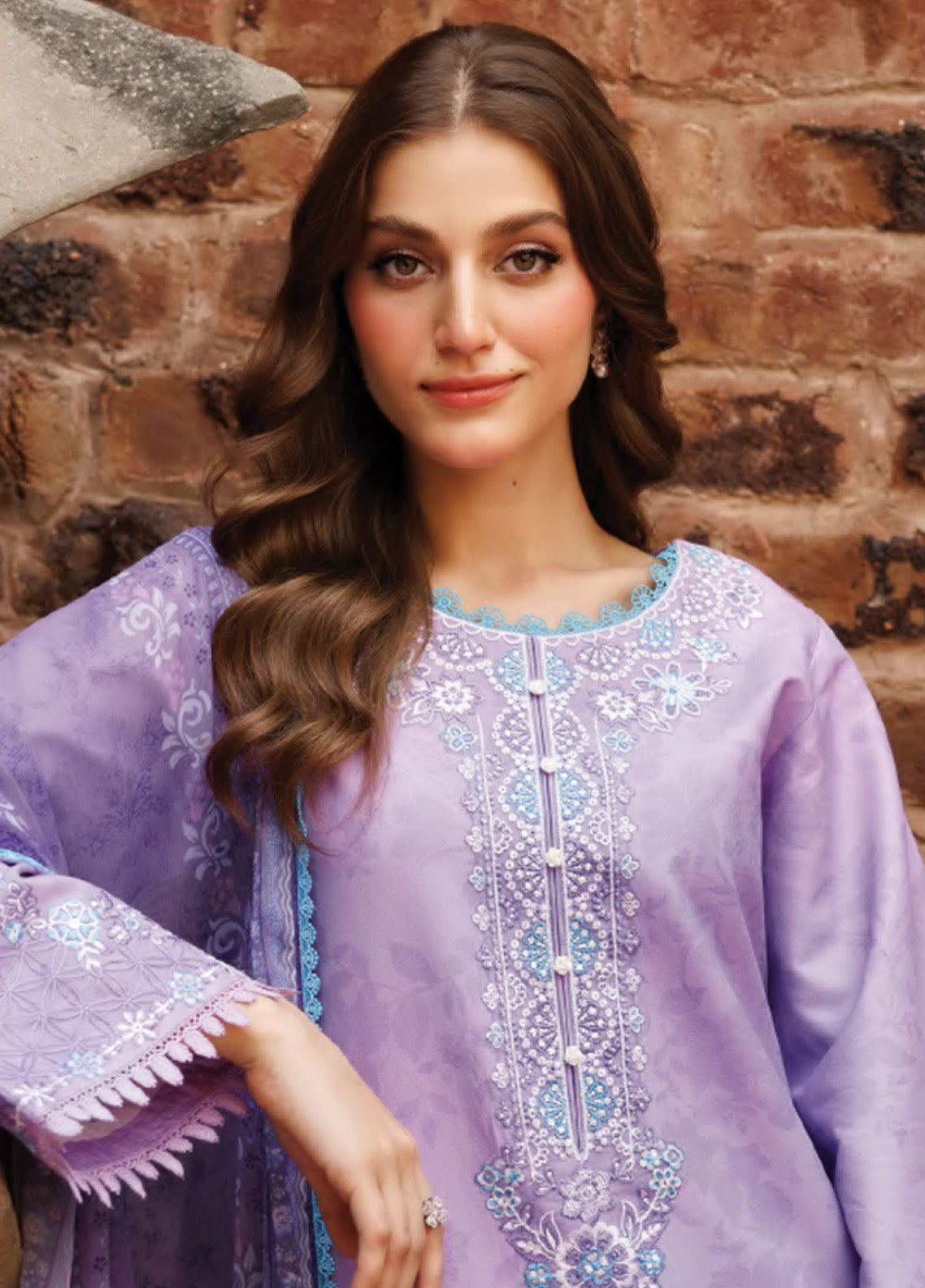 Seraya By Farasha Embroidered Lawn 3 Piece Unstitched Suit FSH25SL D-03 FLOREN Seraya By Farasha Embroidered Lawn 3 Piece Unstitched Suit FSH25SL D-03 FLOREN