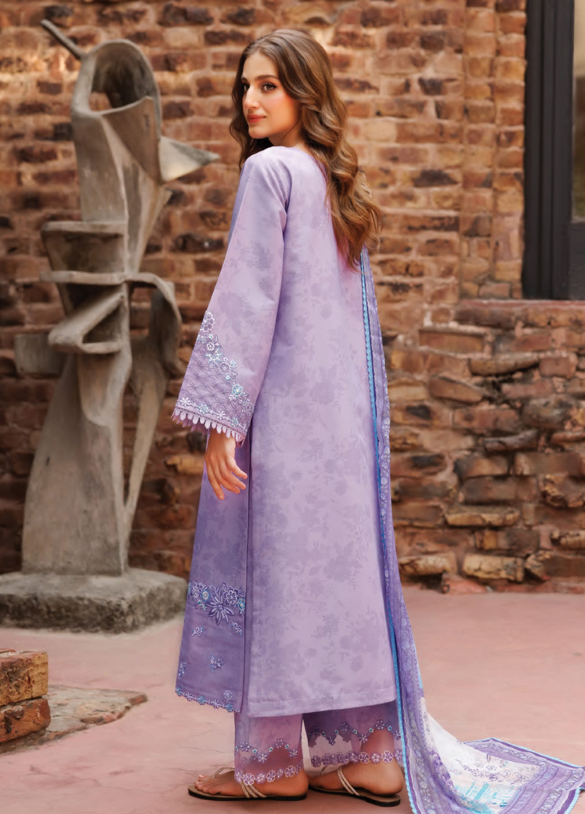 Seraya By Farasha Embroidered Lawn 3 Piece Unstitched Suit FSH25SL D-03 FLOREN Seraya By Farasha Embroidered Lawn 3 Piece Unstitched Suit FSH25SL D-03 FLOREN