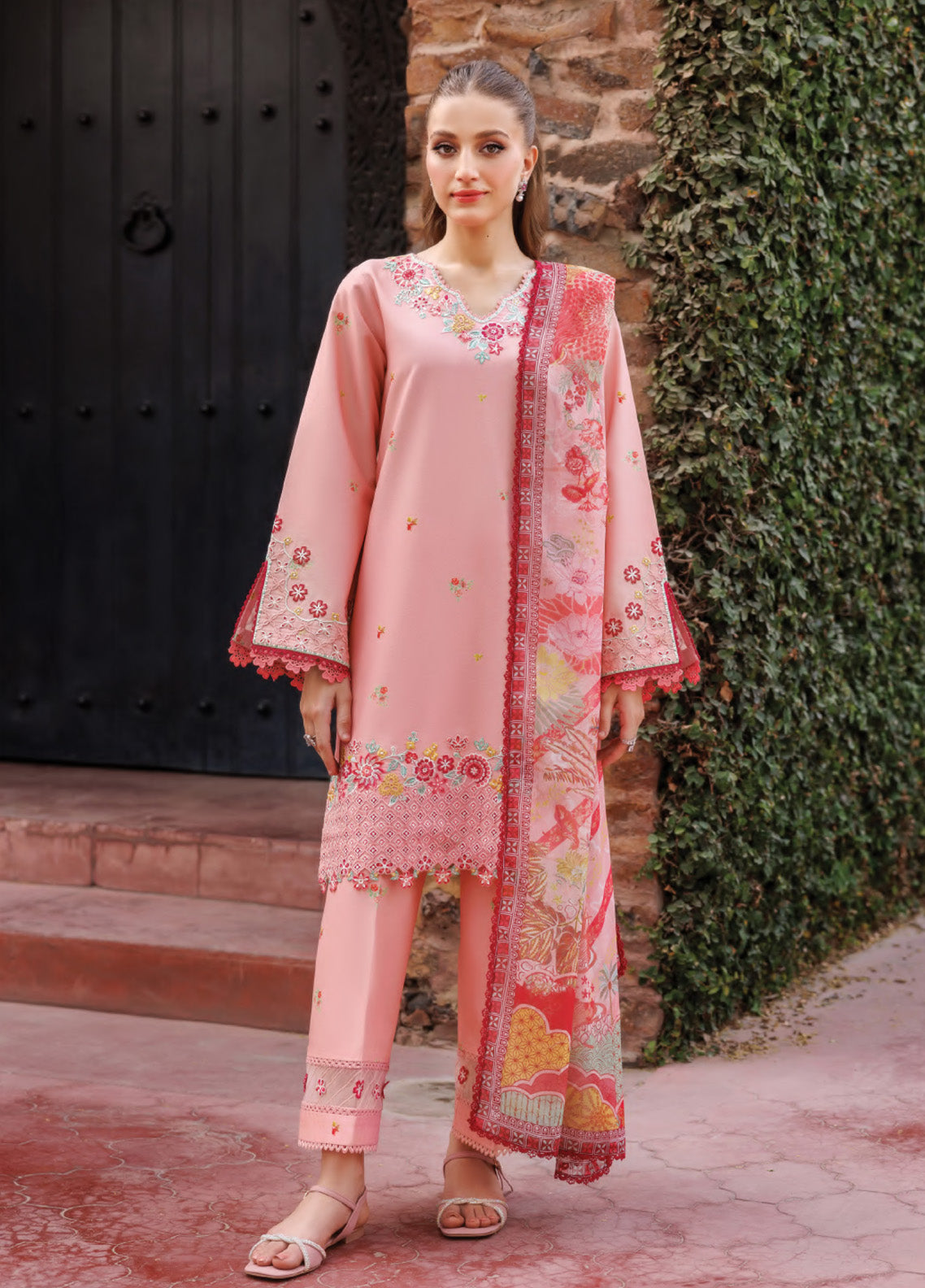 Seraya By Farasha Embroidered Lawn 3 Piece Unstitched Suit FSH25SL D-05 DAISYBEL Seraya By Farasha Embroidered Lawn 3 Piece Unstitched Suit FSH25SL D-05 DAISYBEL