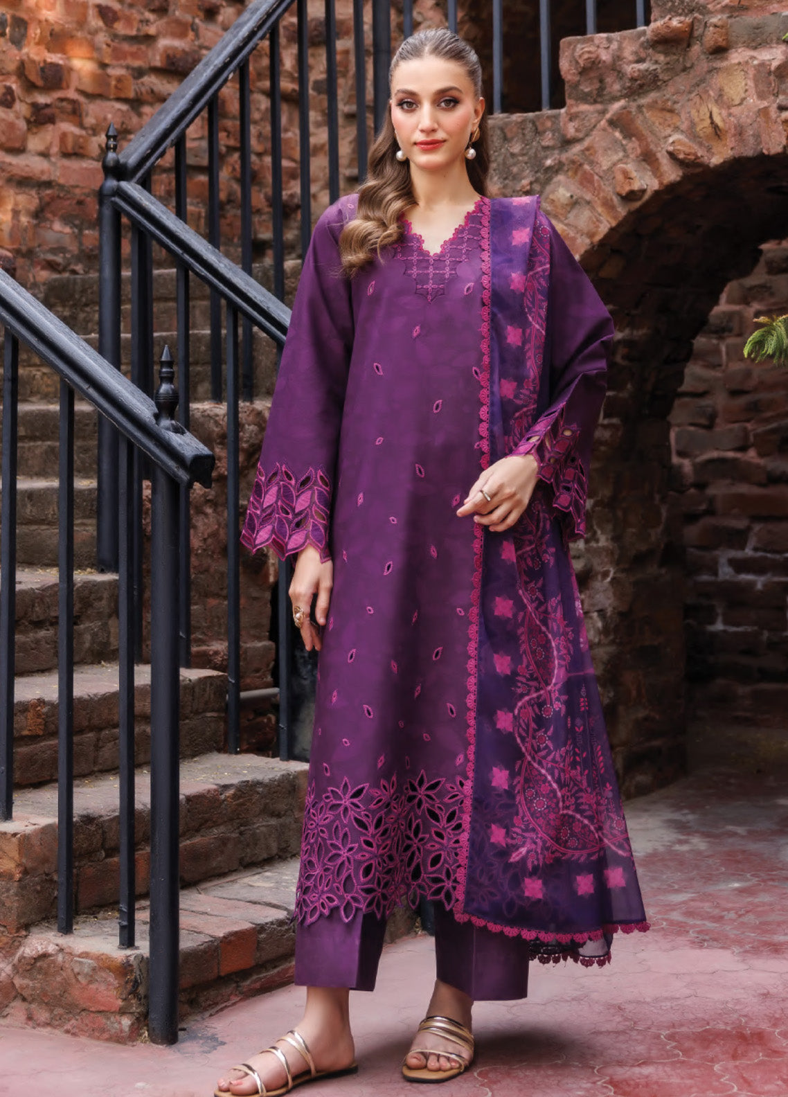 Seraya By Farasha Embroidered Lawn 3 Piece Unstitched Suit FSH25SL D-06 WINKMIST Seraya By Farasha Embroidered Lawn 3 Piece Unstitched Suit FSH25SL D-06 WINKMIST