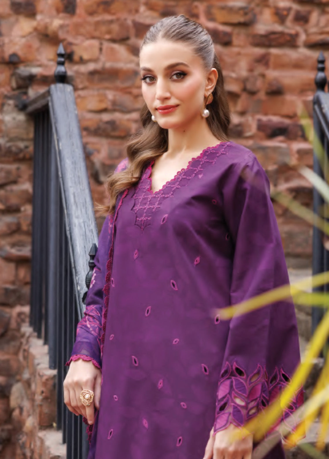Seraya By Farasha Embroidered Lawn 3 Piece Unstitched Suit FSH25SL D-06 WINKMIST Seraya By Farasha Embroidered Lawn 3 Piece Unstitched Suit FSH25SL D-06 WINKMIST