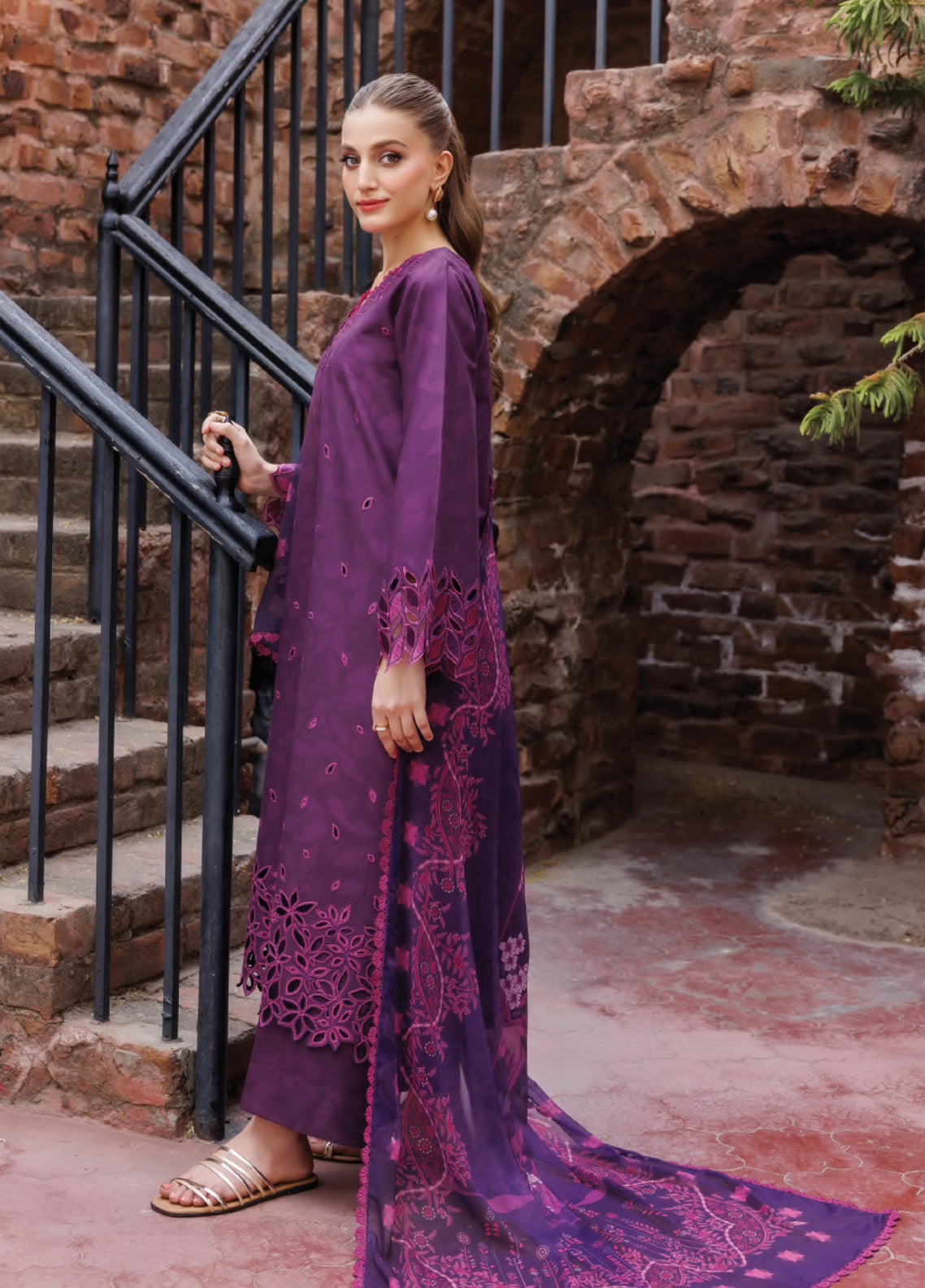 Seraya By Farasha Embroidered Lawn 3 Piece Unstitched Suit FSH25SL D-06 WINKMIST Seraya By Farasha Embroidered Lawn 3 Piece Unstitched Suit FSH25SL D-06 WINKMIST