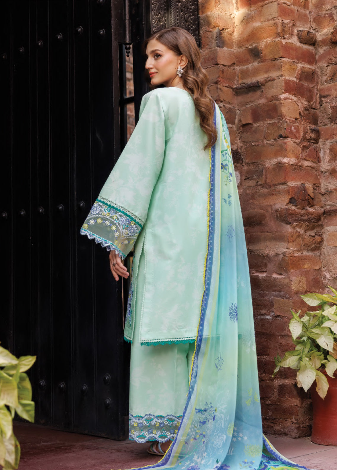Seraya By Farasha Embroidered Lawn 3 Piece Unstitched Suit FSH25SL D-07 MISTELL Seraya By Farasha Embroidered Lawn 3 Piece Unstitched Suit FSH25SL D-07 MISTELL