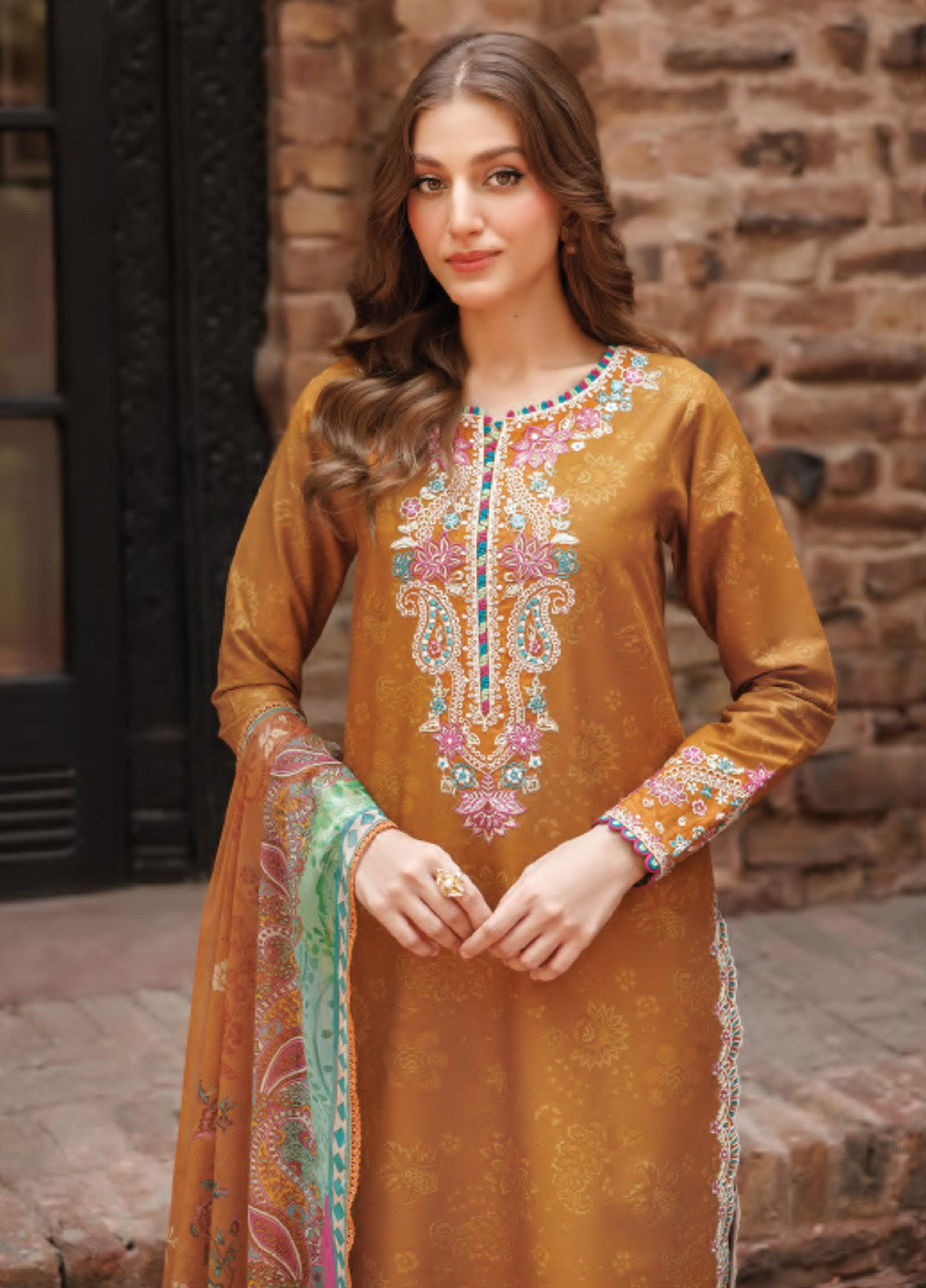 Seraya By Farasha Embroidered Lawn 3 Piece Unstitched Suit FSH25SL D-08 MALISA Seraya By Farasha Embroidered Lawn 3 Piece Unstitched Suit FSH25SL D-08 MALISA