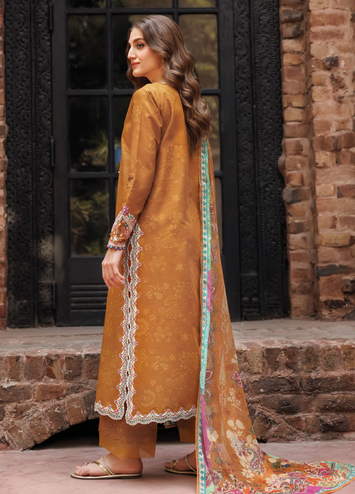Seraya By Farasha Embroidered Lawn 3 Piece Unstitched Suit FSH25SL D-08 MALISA Seraya By Farasha Embroidered Lawn 3 Piece Unstitched Suit FSH25SL D-08 MALISA