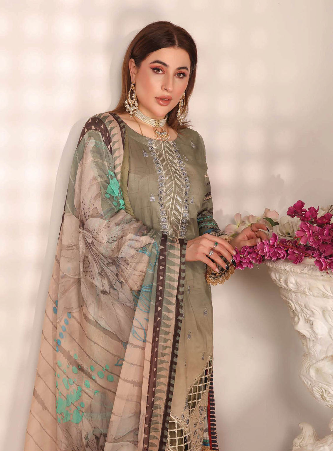 Shahkar By Schick Exclusive Embroidered Lawn 3 Piece Unstitched Suit SDH24SE D-02 Shahkar By Schick Exclusive Embroidered Lawn 3 Piece Unstitched Suit SDH24SE D-02