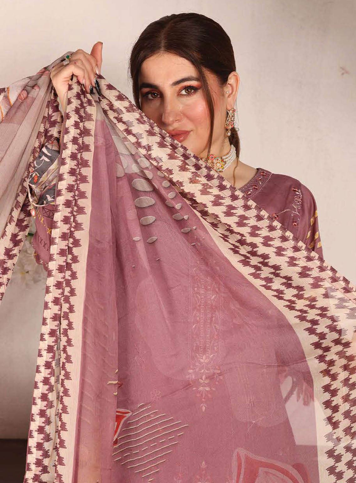 Shahkar By Schick Exclusive Embroidered Lawn 3 Piece Unstitched Suit SDH24SE D-05 Shahkar By Schick Exclusive Embroidered Lawn 3 Piece Unstitched Suit SDH24SE D-05