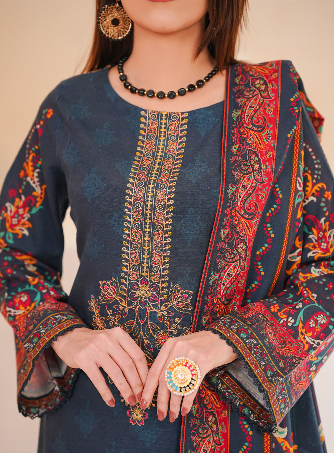 Shahkar By VS Textile Embroidered Khaddar 3 Piece Unstitched Suit VS25SEKV3 D-011 Shahkar By VS Textile Embroidered Khaddar 3 Piece Unstitched Suit VS25SEKV3 D-011