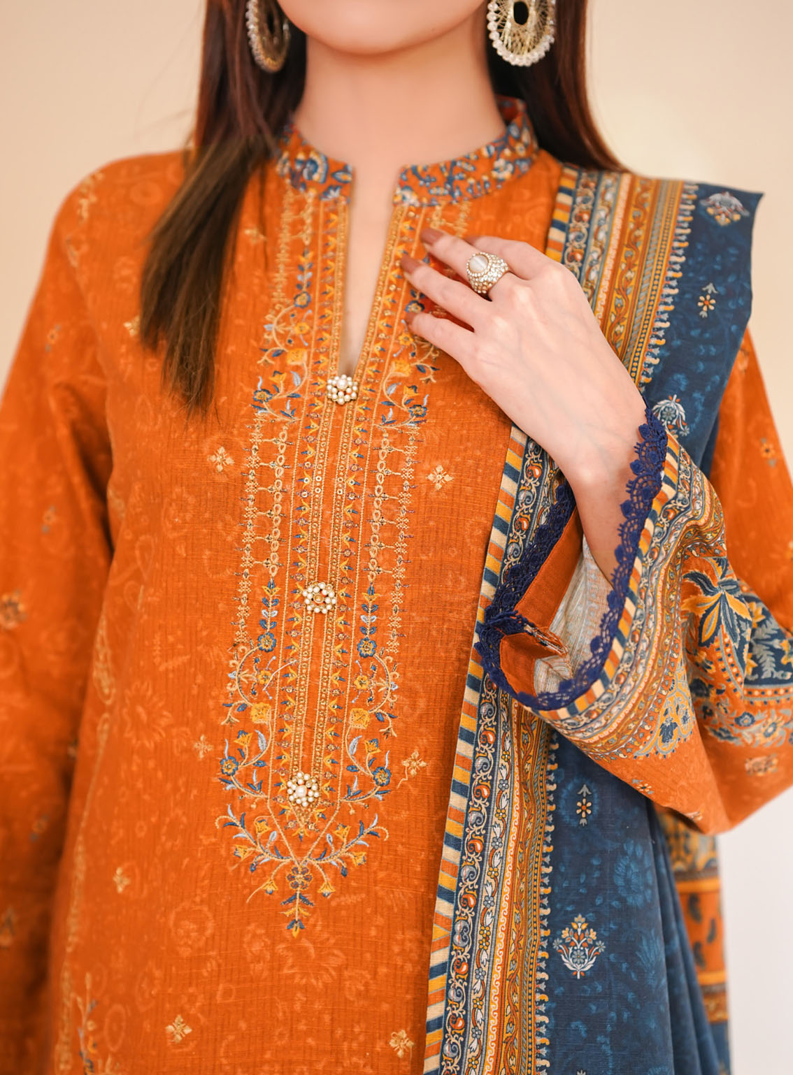 Shahkar By VS Textile Embroidered Khaddar 3 Piece Unstitched Suit VS25SEKV3 D-013 Shahkar By VS Textile Embroidered Khaddar 3 Piece Unstitched Suit VS25SEKV3 D-013