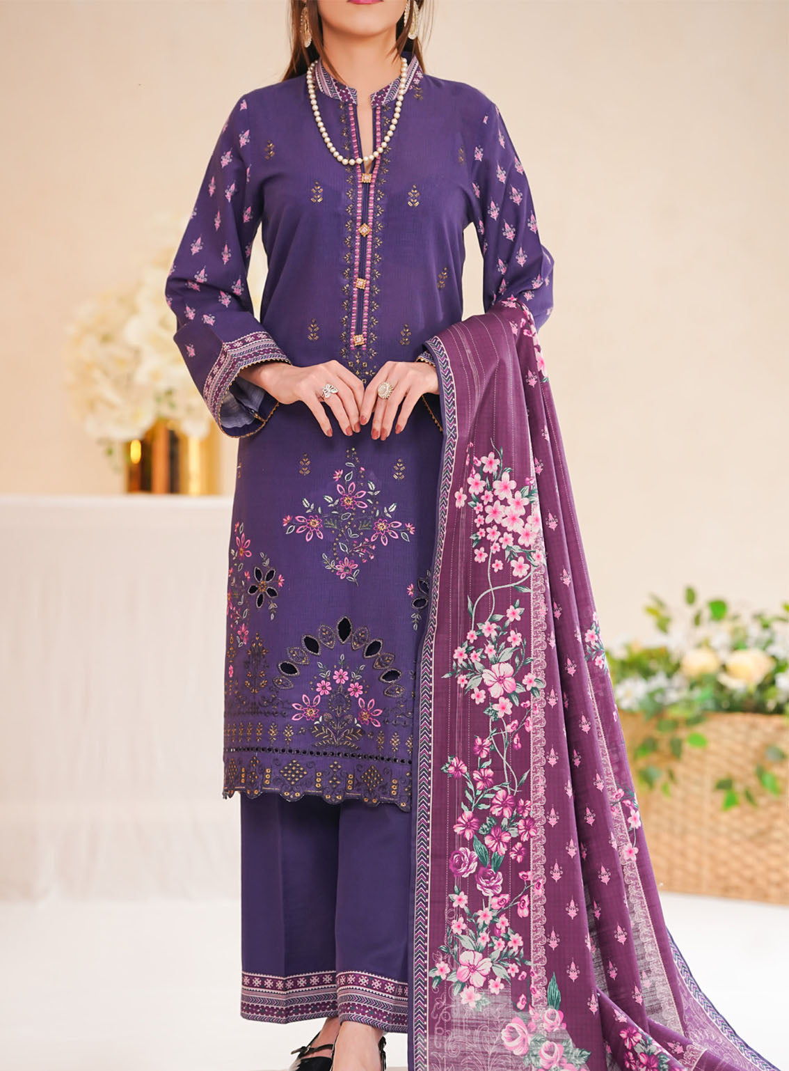Shahkar By VS Textile Embroidered Khaddar 3 Piece Unstitched Suit VS25SEKV3 D-014 Shahkar By VS Textile Embroidered Khaddar 3 Piece Unstitched Suit VS25SEKV3 D-014