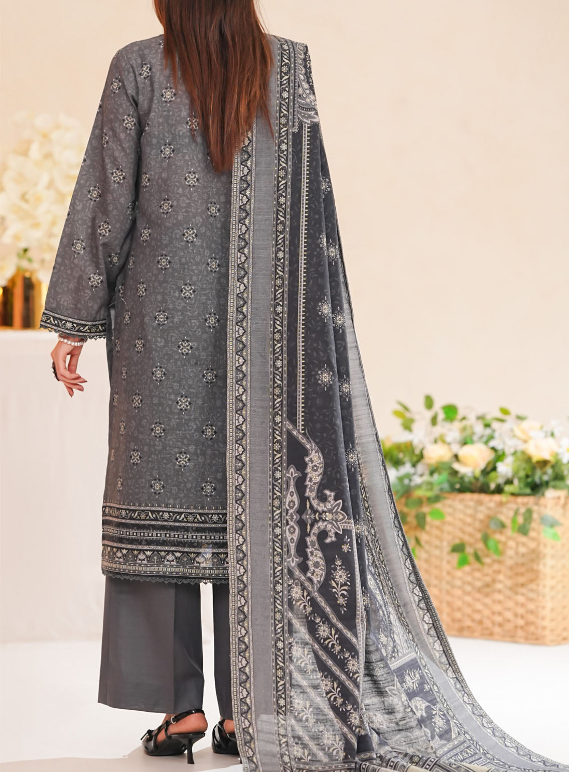 Shahkar By VS Textile Embroidered Khaddar 3 Piece Unstitched Suit VS25SEKV3 D-015 Shahkar By VS Textile Embroidered Khaddar 3 Piece Unstitched Suit VS25SEKV3 D-015