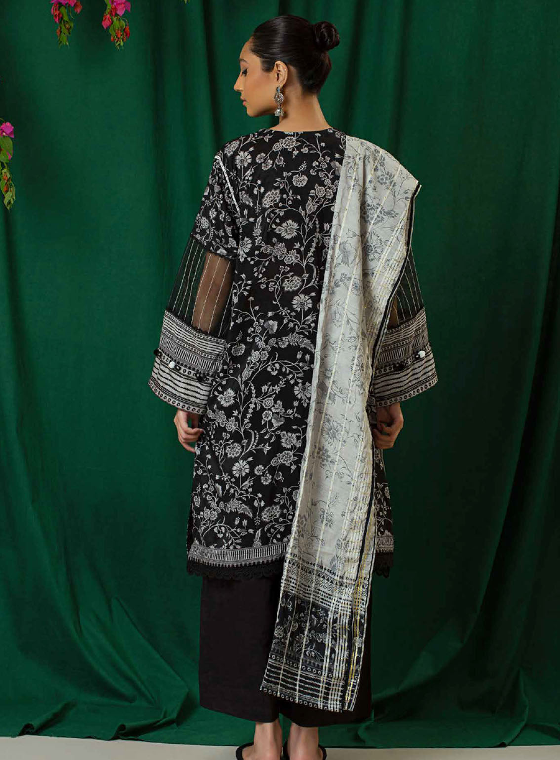 Shajar By Rashid Textile Embroidered Staple Nylon 3 Piece Unstitched Suit RT24S SN-8326 Shajar By Rashid Textile Embroidered Staple Nylon 3 Piece Unstitched Suit RT24S SN-8326