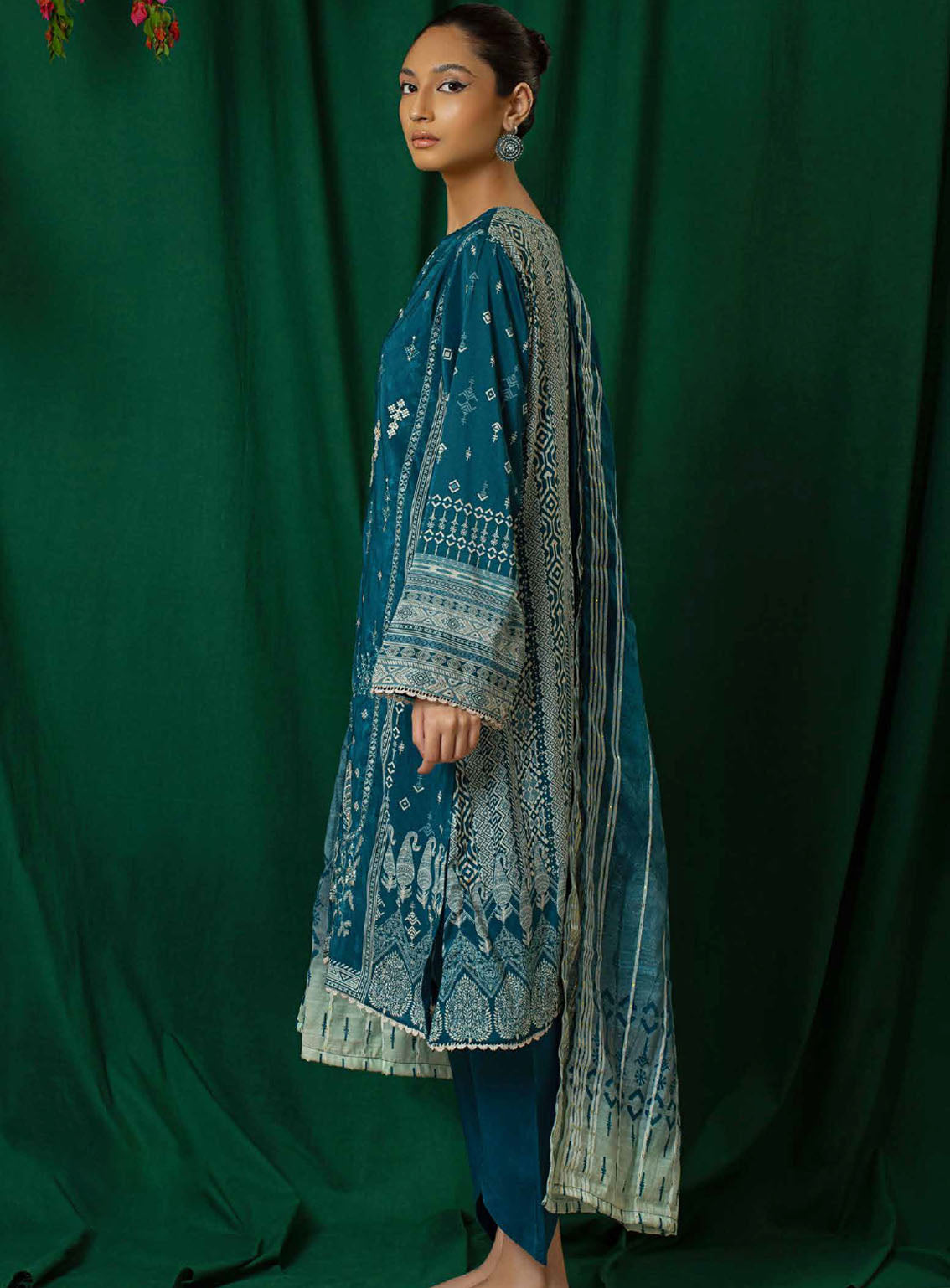 Shajar By Rashid Textile Embroidered Staple Nylon 3 Piece Unstitched Suit RT24S SN-8330 Shajar By Rashid Textile Embroidered Staple Nylon 3 Piece Unstitched Suit RT24S SN-8330