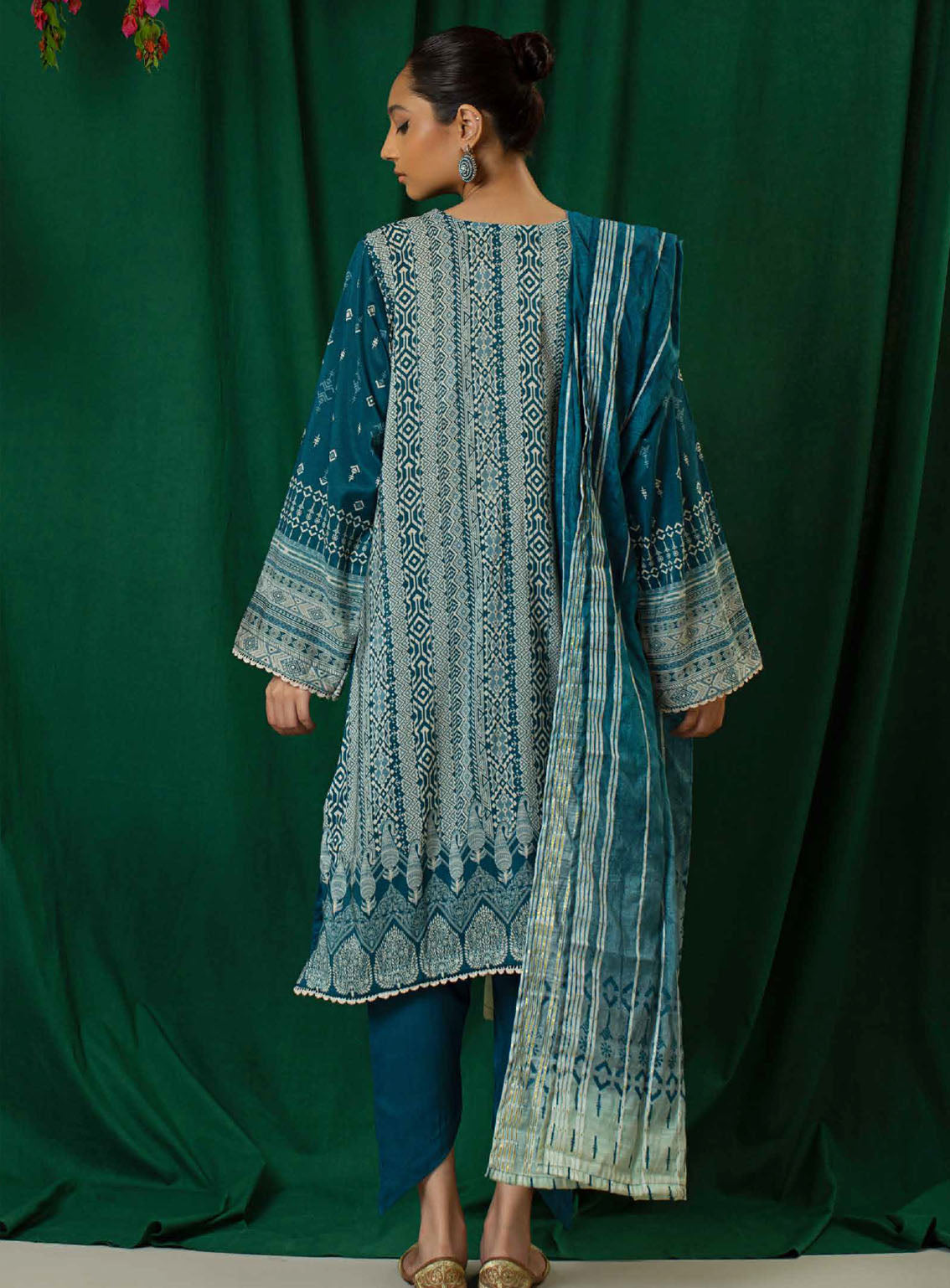 Shajar By Rashid Textile Embroidered Staple Nylon 3 Piece Unstitched Suit RT24S SN-8330 Shajar By Rashid Textile Embroidered Staple Nylon 3 Piece Unstitched Suit RT24S SN-8330