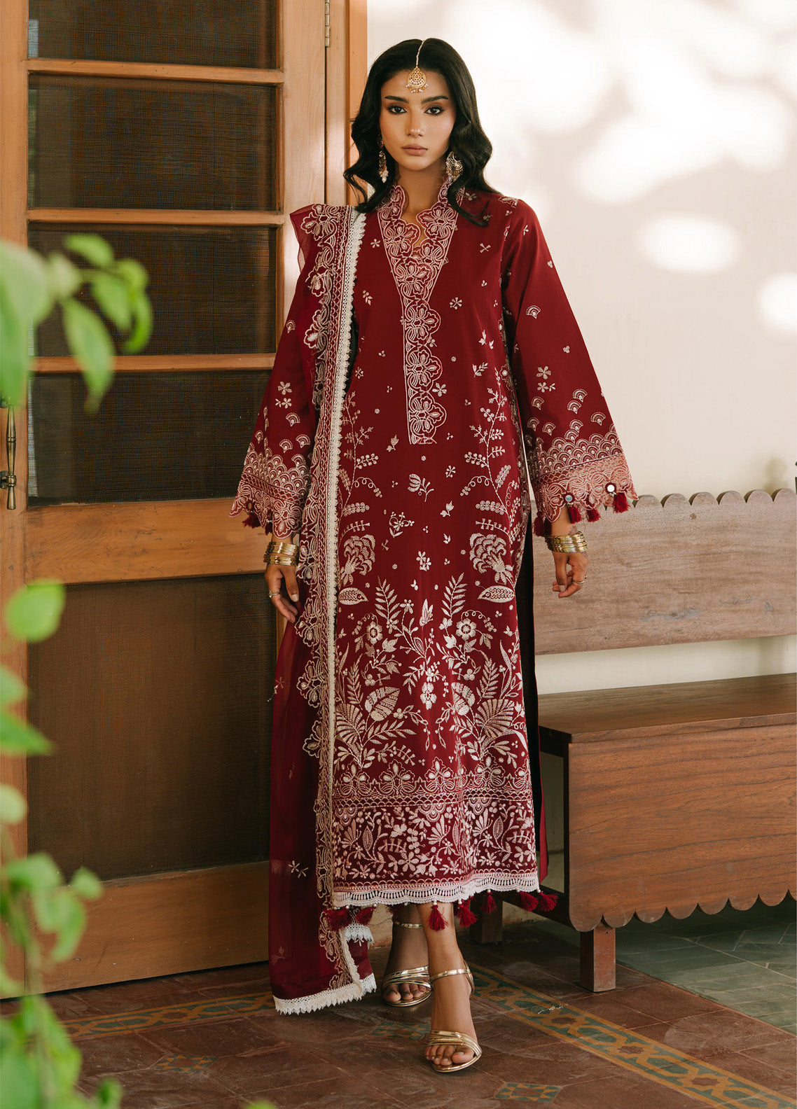 Shanaya By Mahnur Embroidered Lawn 3 Piece Unstitched Suit MN25SL D-MEHROSH Shanaya By Mahnur Embroidered Lawn 3 Piece Unstitched Suit MN25SL D-MEHROSH