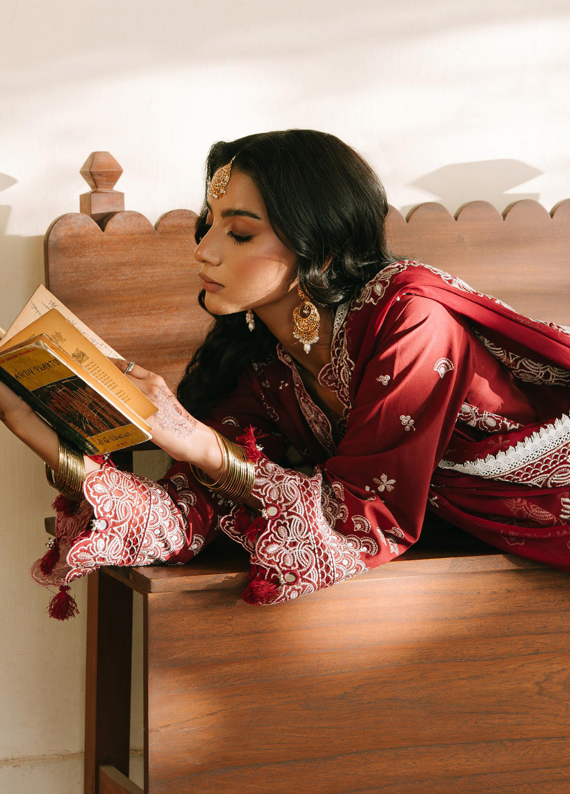 Shanaya By Mahnur Embroidered Lawn 3 Piece Unstitched Suit MN25SL D-MEHROSH Shanaya By Mahnur Embroidered Lawn 3 Piece Unstitched Suit MN25SL D-MEHROSH