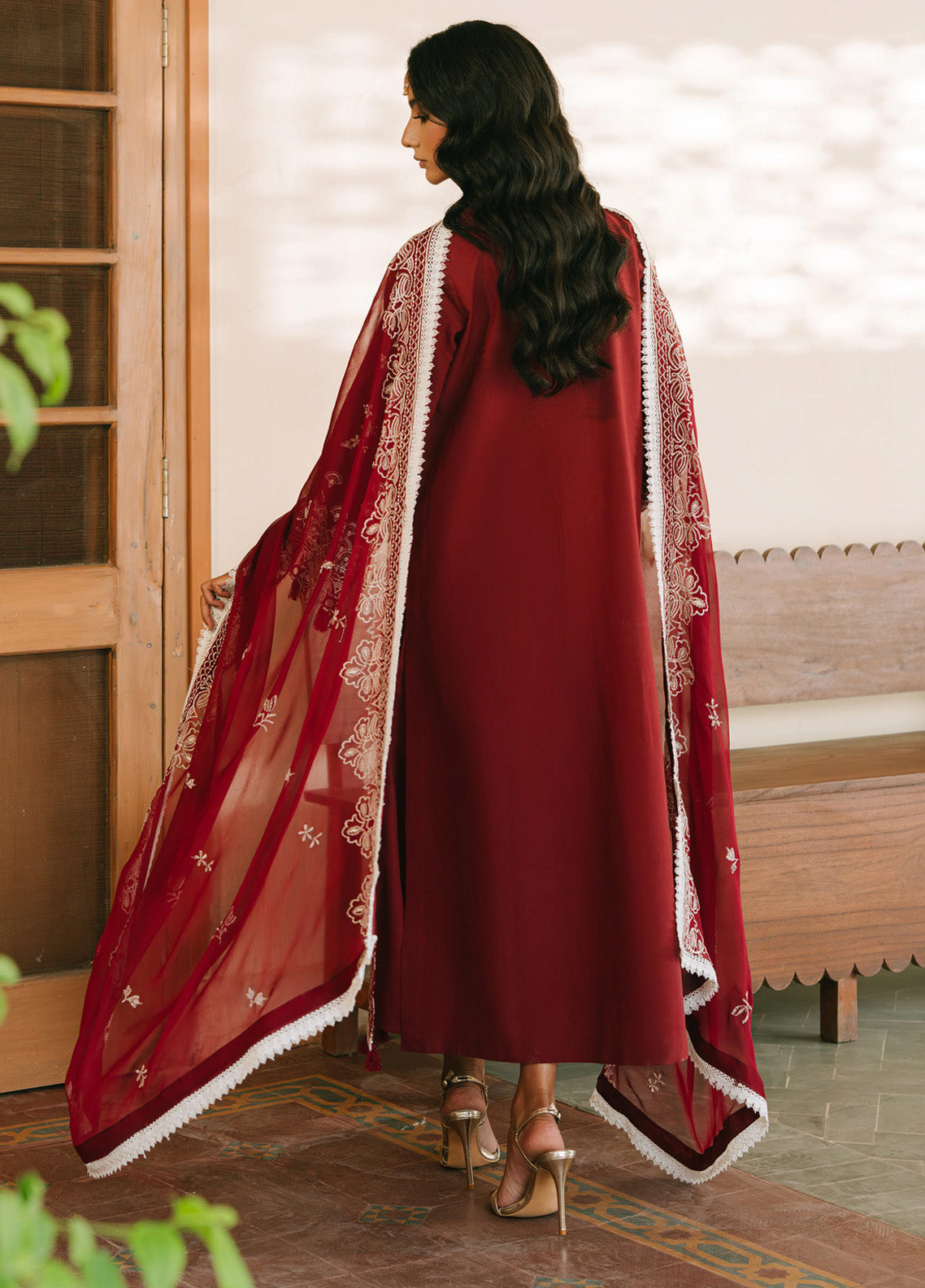 Shanaya By Mahnur Embroidered Lawn 3 Piece Unstitched Suit MN25SL D-MEHROSH Shanaya By Mahnur Embroidered Lawn 3 Piece Unstitched Suit MN25SL D-MEHROSH