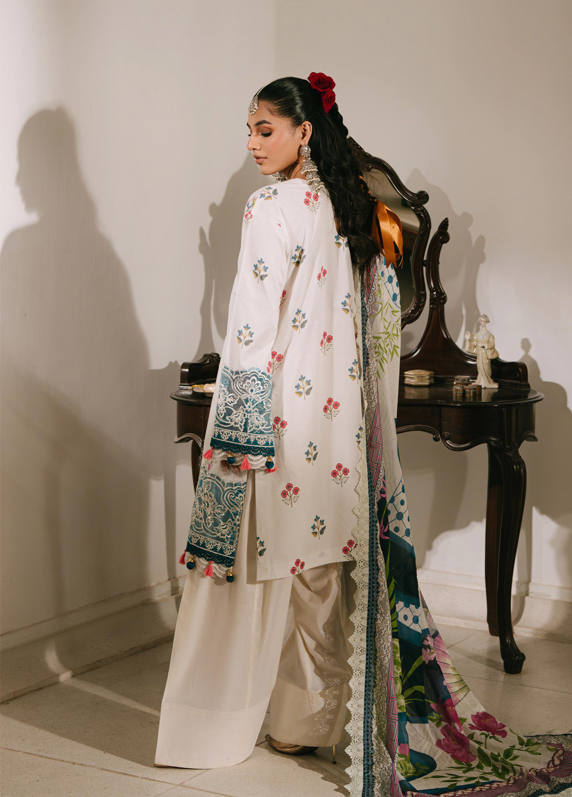 Shanaya By Mahnur Embroidered Lawn 3 Piece Unstitched Suit MN25SL D-RANGREZ Shanaya By Mahnur Embroidered Lawn 3 Piece Unstitched Suit MN25SL D-RANGREZ