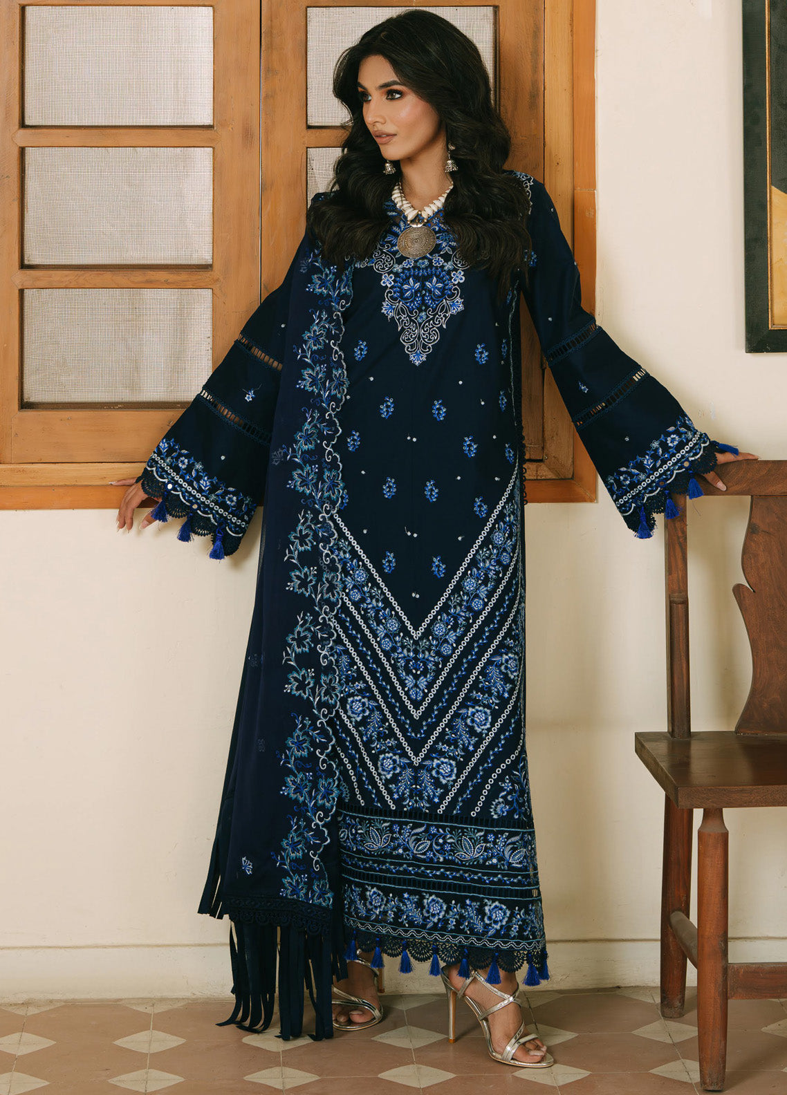 Shanaya By Mahnur Embroidered Lawn 3 Piece Unstitched Suit MN25SL D-SHAHMINA Shanaya By Mahnur Embroidered Lawn 3 Piece Unstitched Suit MN25SL D-SHAHMINA