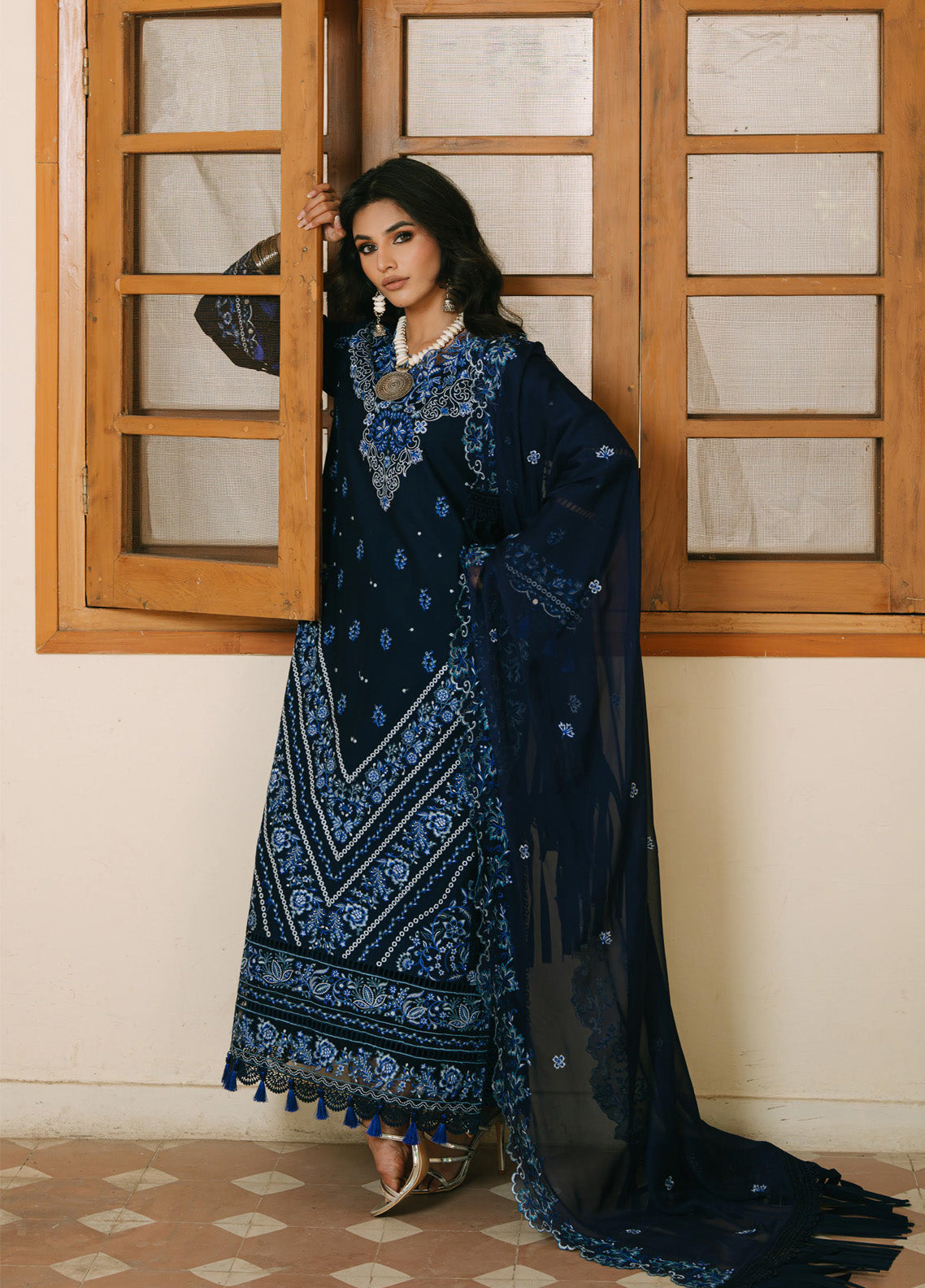 Shanaya By Mahnur Embroidered Lawn 3 Piece Unstitched Suit MN25SL D-SHAHMINA Shanaya By Mahnur Embroidered Lawn 3 Piece Unstitched Suit MN25SL D-SHAHMINA