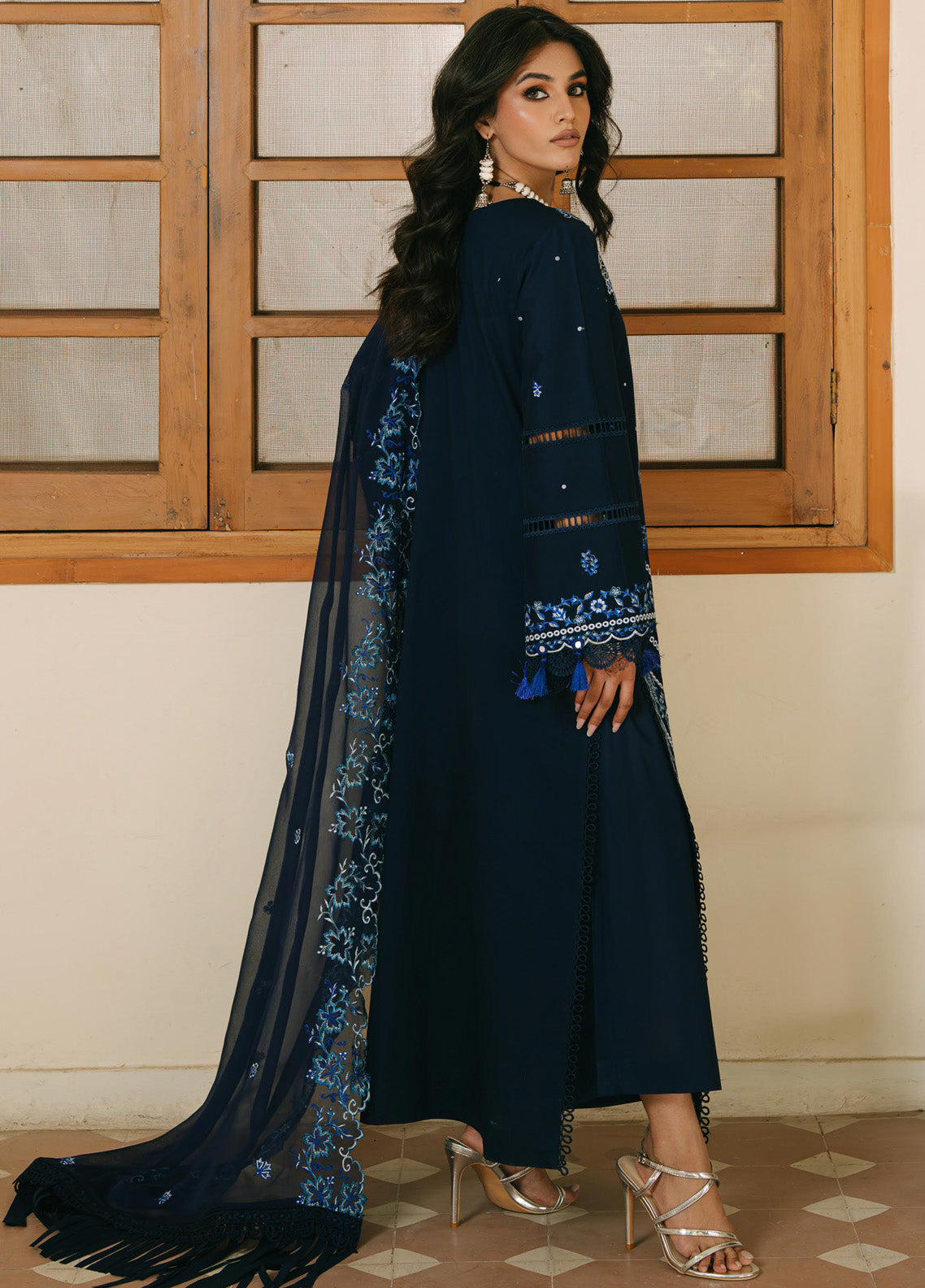 Shanaya By Mahnur Embroidered Lawn 3 Piece Unstitched Suit MN25SL D-SHAHMINA Shanaya By Mahnur Embroidered Lawn 3 Piece Unstitched Suit MN25SL D-SHAHMINA