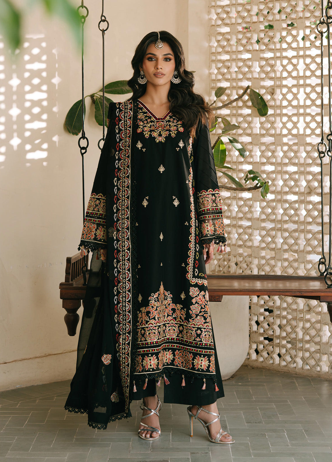 Shanaya By Mahnur Embroidered Lawn 3 Piece Unstitched Suit MN25SL D-ZEHRA Shanaya By Mahnur Embroidered Lawn 3 Piece Unstitched Suit MN25SL D-ZEHRA