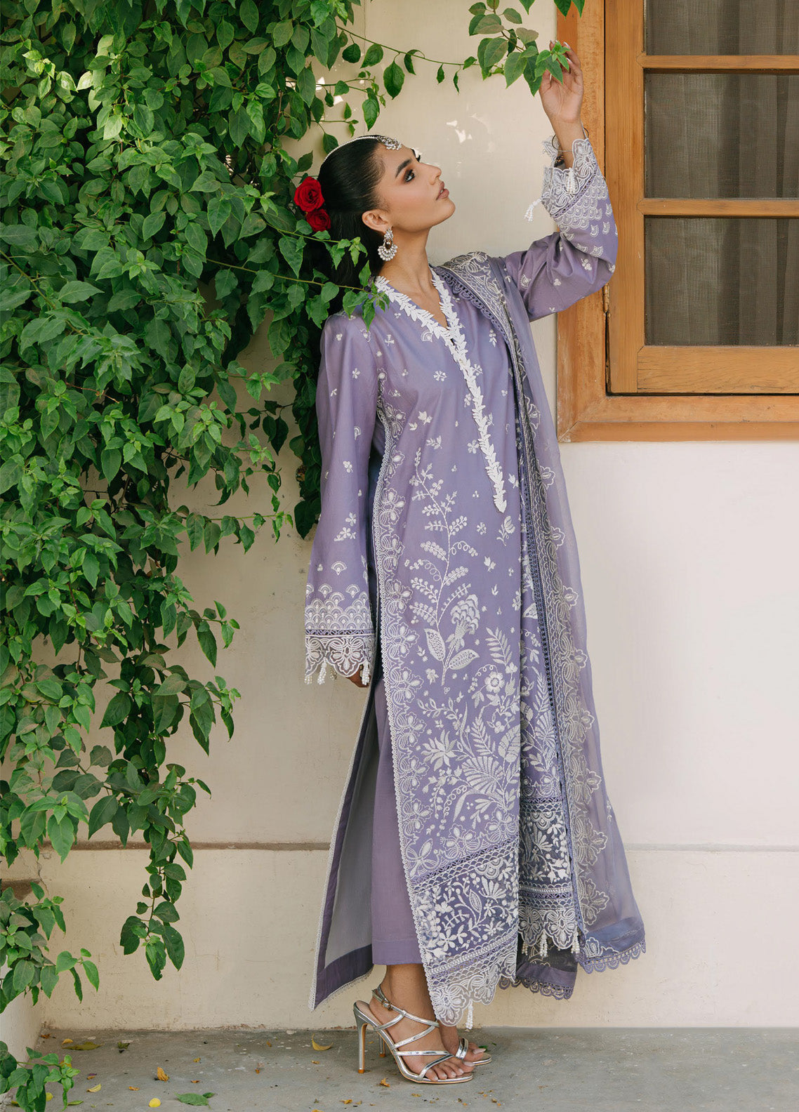 Shanaya By Mahnur Embroidered Lawn 3 Piece Unstitched Suit MN25SL D-ZOEE Shanaya By Mahnur Embroidered Lawn 3 Piece Unstitched Suit MN25SL D-ZOEE