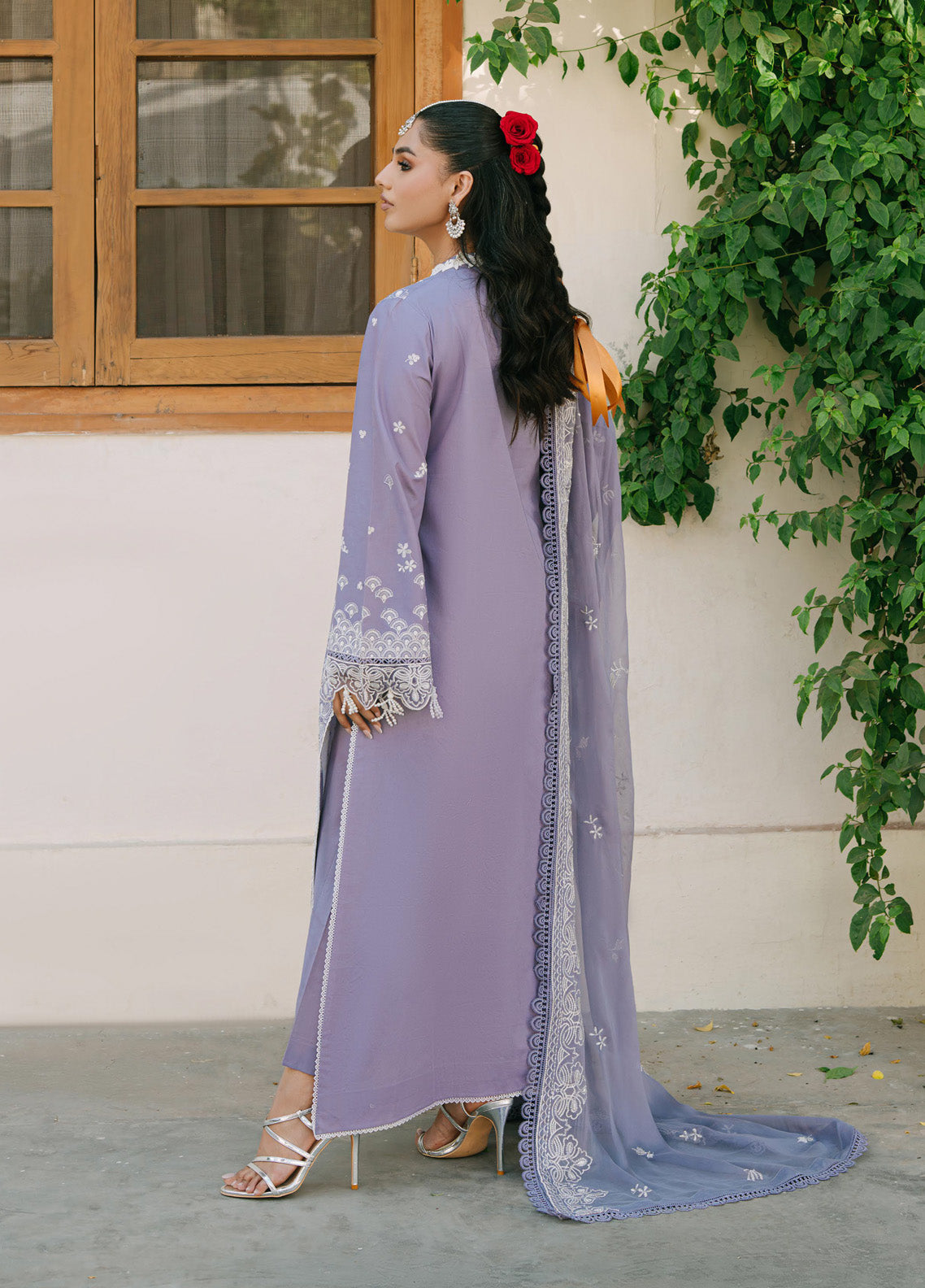 Shanaya By Mahnur Embroidered Lawn 3 Piece Unstitched Suit MN25SL D-ZOEE Shanaya By Mahnur Embroidered Lawn 3 Piece Unstitched Suit MN25SL D-ZOEE