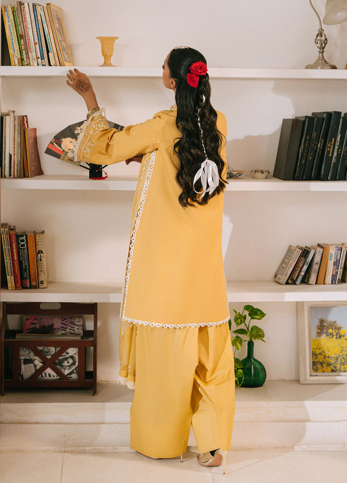 Shanaya By Mahnur Embroidered Lawn 3 Piece Unstitched Suit MN25SL D-ZUNAIRA Shanaya By Mahnur Embroidered Lawn 3 Piece Unstitched Suit MN25SL D-ZUNAIRA