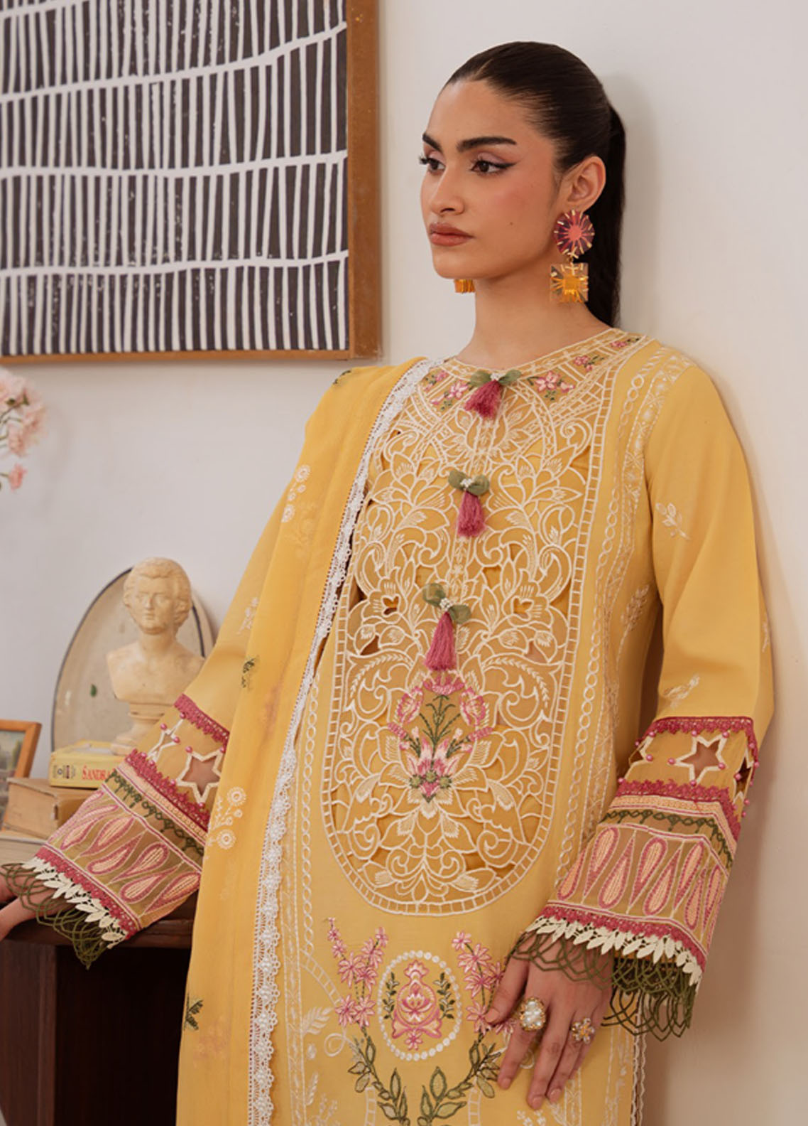 Shanaya By Mahnur Luxury Embroidered Lawn 3 Piece Unstitched Suit MN26SL D-SN-01 SAHAR Shanaya By Mahnur Luxury Embroidered Lawn 3 Piece Unstitched Suit MN26SL D-SN-01 SAHAR