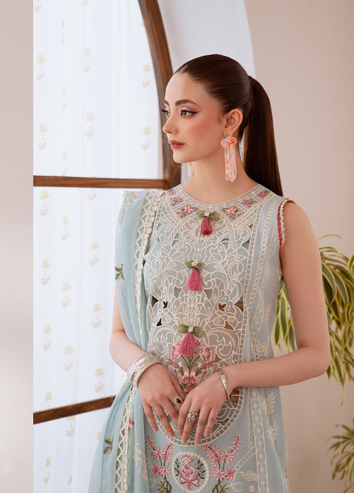 Shanaya By Mahnur Luxury Embroidered Lawn 3 Piece Unstitched Suit MN26SL D-SN-02 LARAIB Shanaya By Mahnur Luxury Embroidered Lawn 3 Piece Unstitched Suit MN26SL D-SN-02 LARAIB