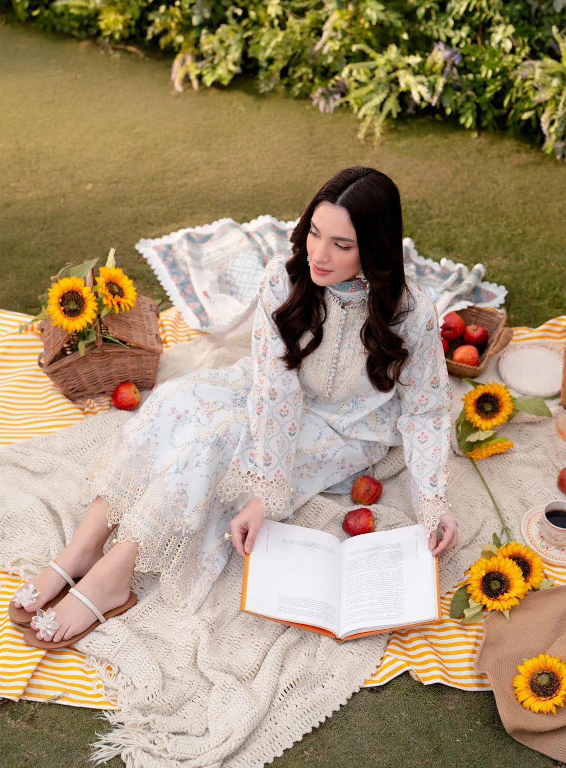 Shezlin By Aabyaan Embroidered Chikankari 3 Piece Unstitched Suit ABY25S D-AR-04 AYSEL Shezlin By Aabyaan Embroidered Chikankari 3 Piece Unstitched Suit ABY25S D-AR-04 AYSEL