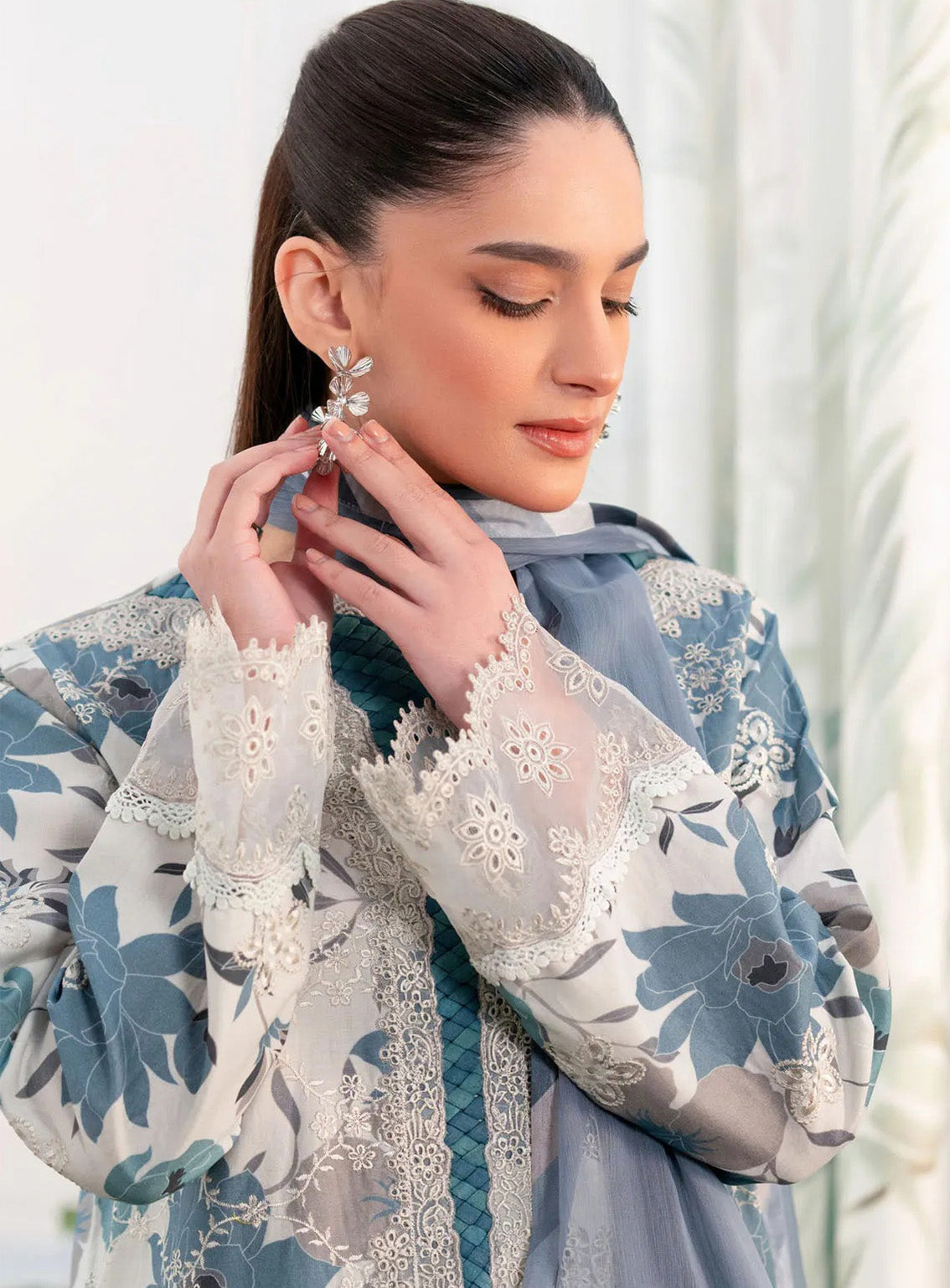 Shezlin By Aabyaan Embroidered Chikankari 3 Piece Unstitched Suit ABY25S D-AR-14 ARZU Shezlin By Aabyaan Embroidered Chikankari 3 Piece Unstitched Suit ABY25S D-AR-14 ARZU