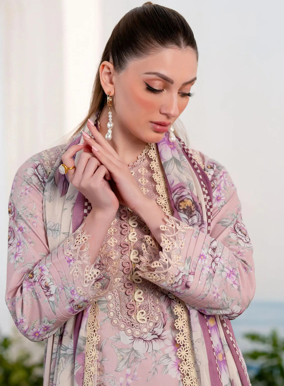 Shezlin By Aabyaan Embroidered Chikankari 3 Piece Unstitched Suit ABY25S D-AR-15 SEHER Shezlin By Aabyaan Embroidered Chikankari 3 Piece Unstitched Suit ABY25S D-AR-15 SEHER