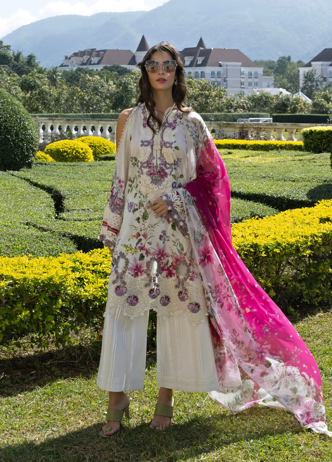 Signature By Elaf Embroidered Lawn 3 Piece Unstitched Suit EF26SEP D-ESA-1A DUCHESS Signature By Elaf Embroidered Lawn 3 Piece Unstitched Suit EF26SEP D-ESA-1A DUCHESS