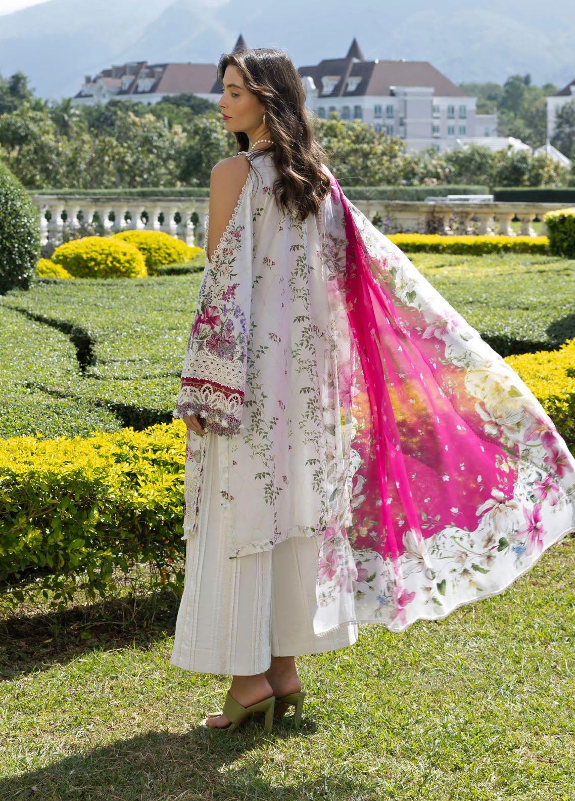 Signature By Elaf Embroidered Lawn 3 Piece Unstitched Suit EF26SEP D-ESA-1A DUCHESS Signature By Elaf Embroidered Lawn 3 Piece Unstitched Suit EF26SEP D-ESA-1A DUCHESS