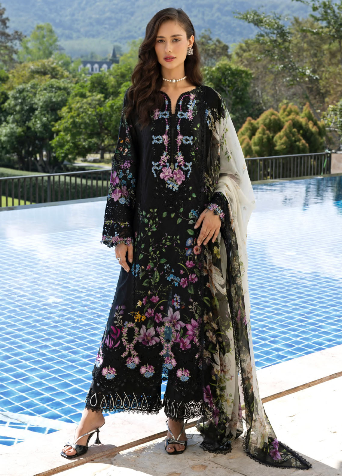 Signature By Elaf Embroidered Lawn 3 Piece Unstitched Suit EF26SEP D-ESA-1B BLACK THRONE Signature By Elaf Embroidered Lawn 3 Piece Unstitched Suit EF26SEP D-ESA-1B BLACK THRONE