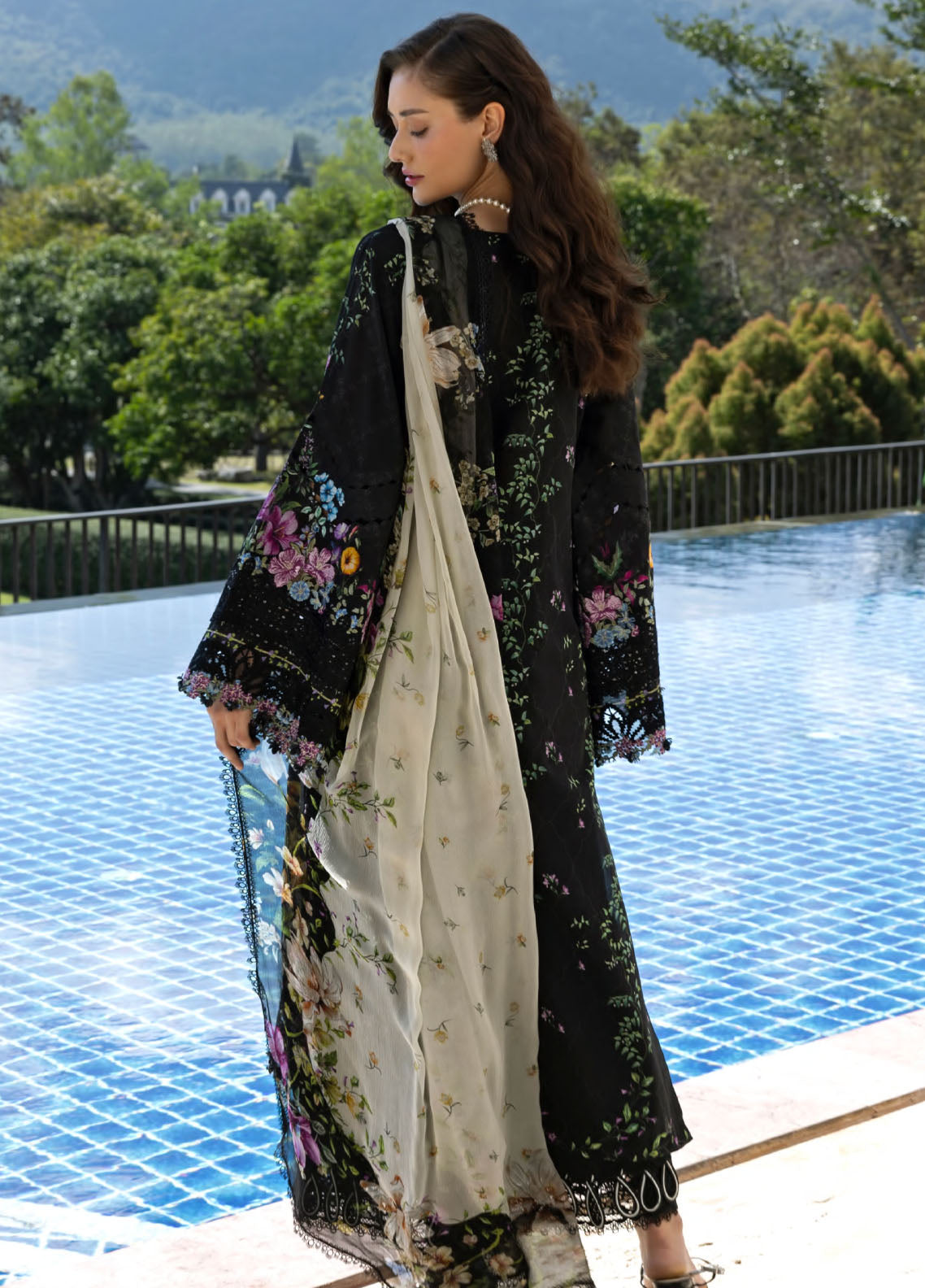 Signature By Elaf Embroidered Lawn 3 Piece Unstitched Suit EF26SEP D-ESA-1B BLACK THRONE Signature By Elaf Embroidered Lawn 3 Piece Unstitched Suit EF26SEP D-ESA-1B BLACK THRONE