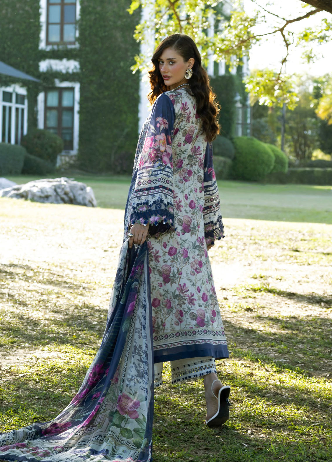 Signature By Elaf Embroidered Lawn 3 Piece Unstitched Suit EF26SEP D-ESA-2A VERONICA Signature By Elaf Embroidered Lawn 3 Piece Unstitched Suit EF26SEP D-ESA-2A VERONICA