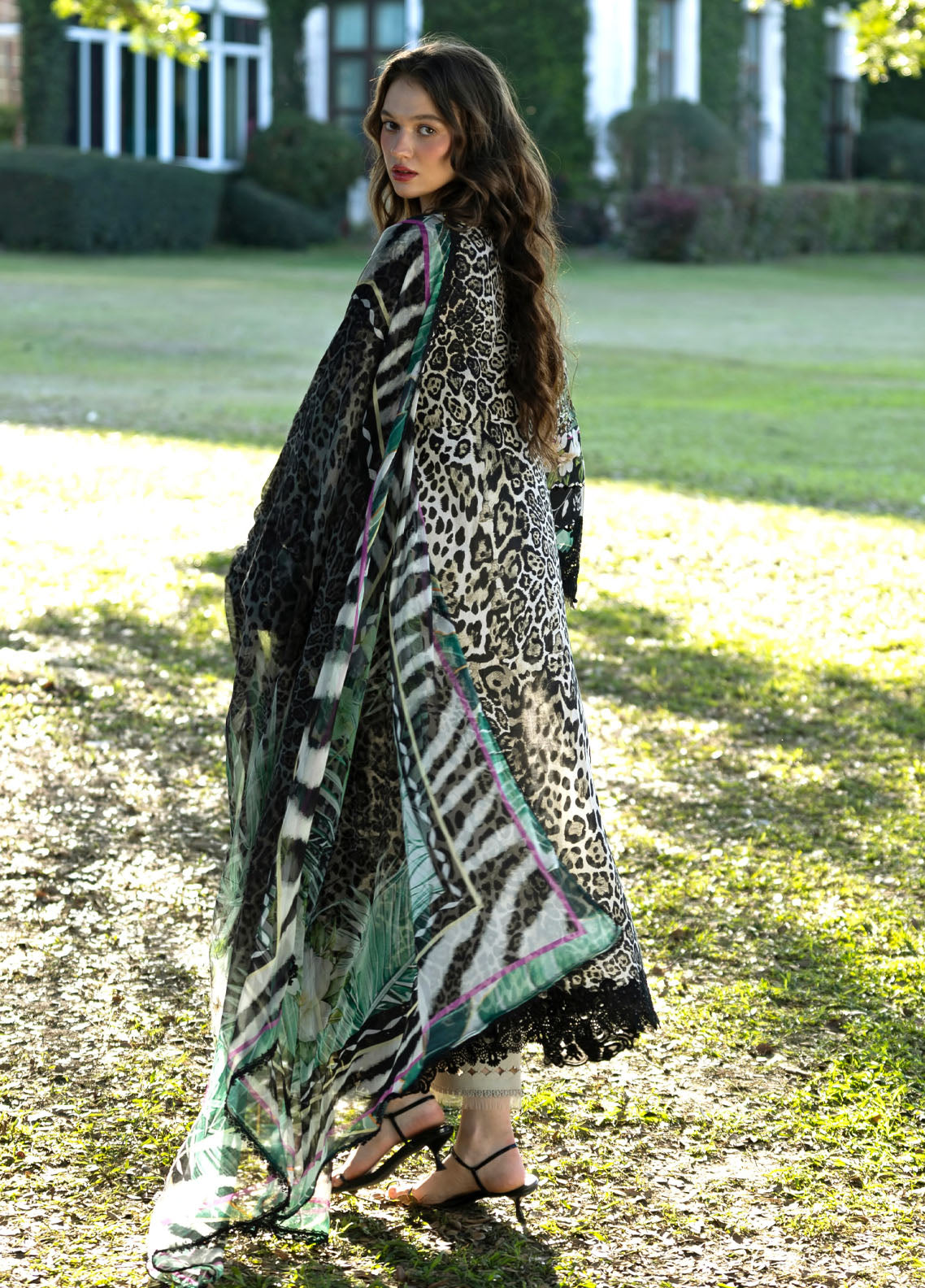 Signature By Elaf Embroidered Lawn 3 Piece Unstitched Suit EF26SEP D-ESA-3A BELLADURNE Signature By Elaf Embroidered Lawn 3 Piece Unstitched Suit EF26SEP D-ESA-3A BELLADURNE