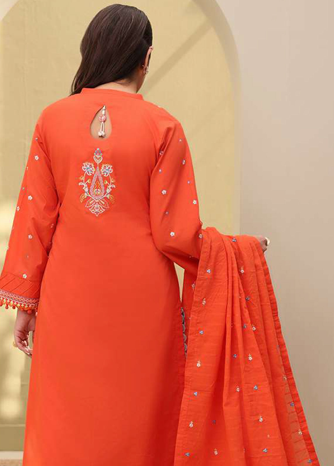 Signature By Zellbury Embroidered Lawn 3 Piece Unstitched Suit WUS25E30818 Signature By Zellbury Embroidered Lawn 3 Piece Unstitched Suit WUS25E30818