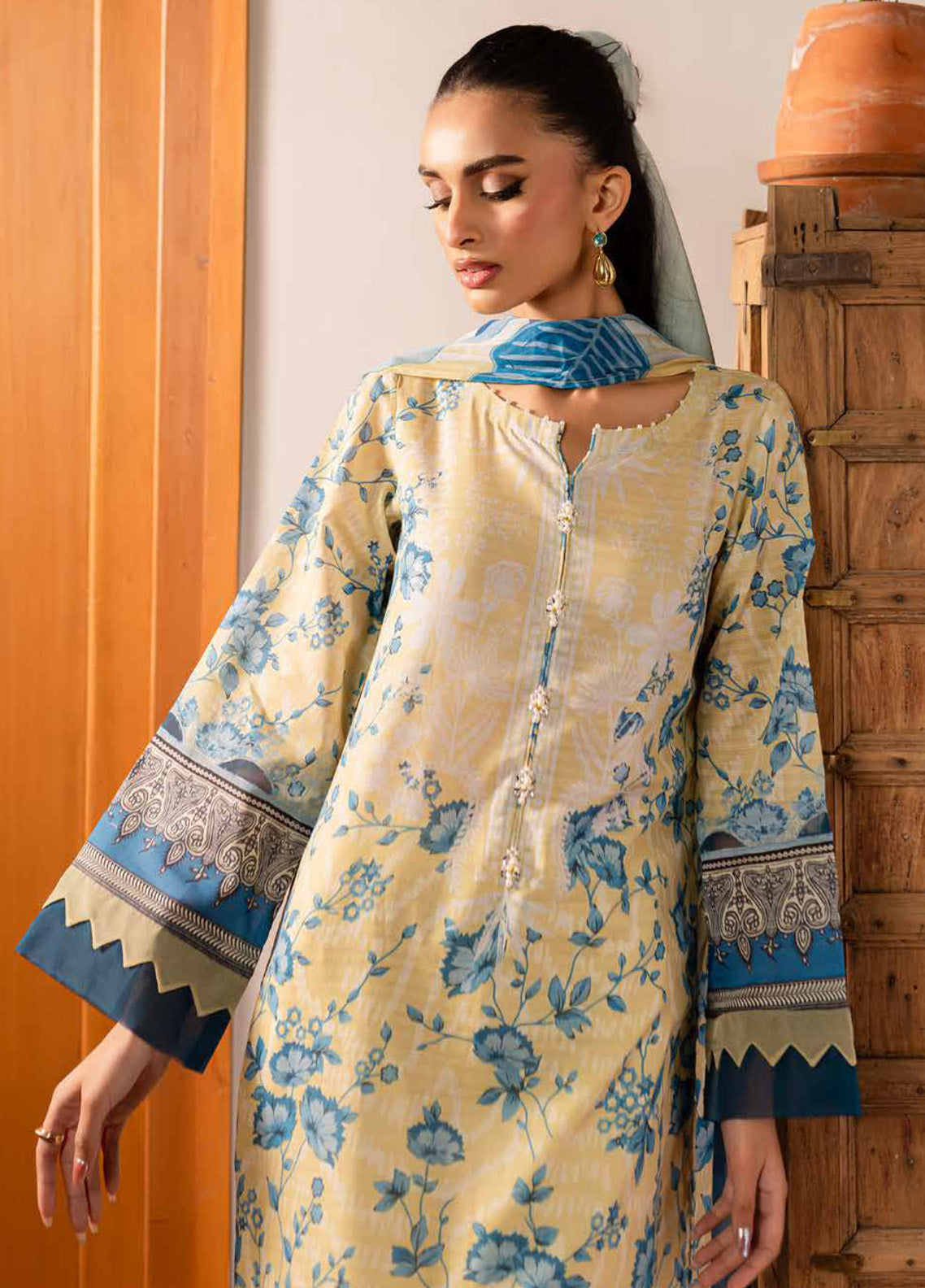 Signature Prints By Nureh Printed Lawn 3 Piece Unstitched Suit NU24SPPL SP-136 Signature Prints By Nureh Printed Lawn 3 Piece Unstitched Suit NU24SPPL SP-136